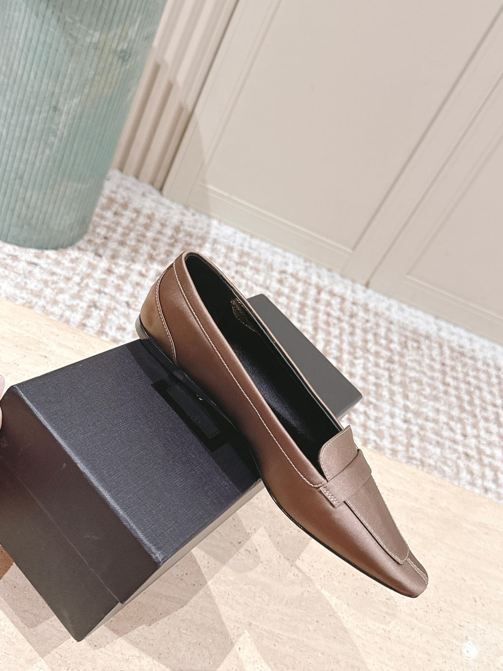 YSL 25S SAINT LAURENT POPPY BALLET FLATS IN TAUPE BROWN SILK