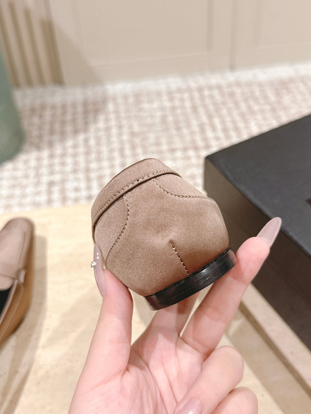 YSL 25S SAINT LAURENT POPPY BALLET FLATS IN TAUPE BROWN SILK