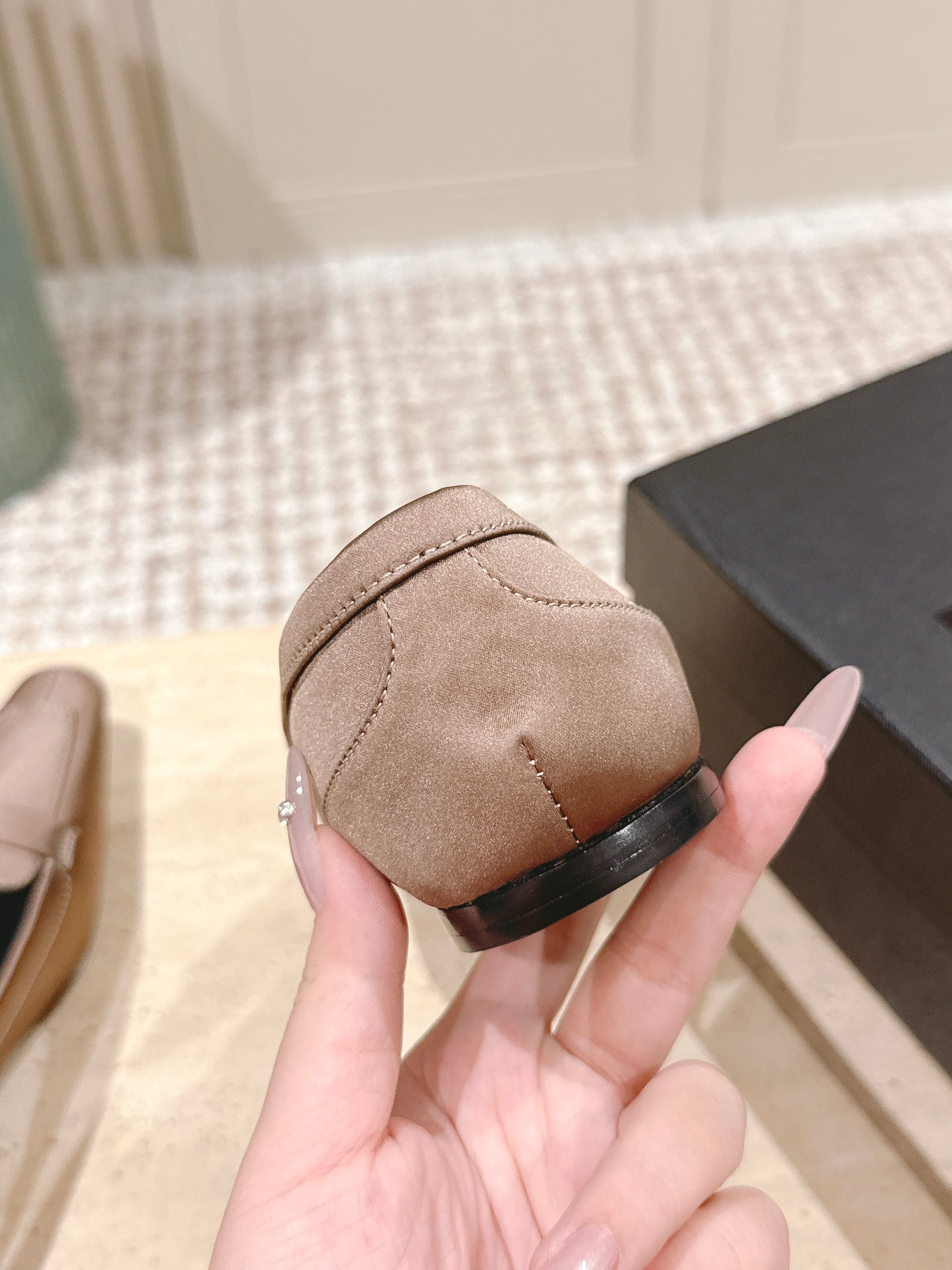 YSL 25S SAINT LAURENT POPPY BALLET FLATS IN TAUPE BROWN SILK