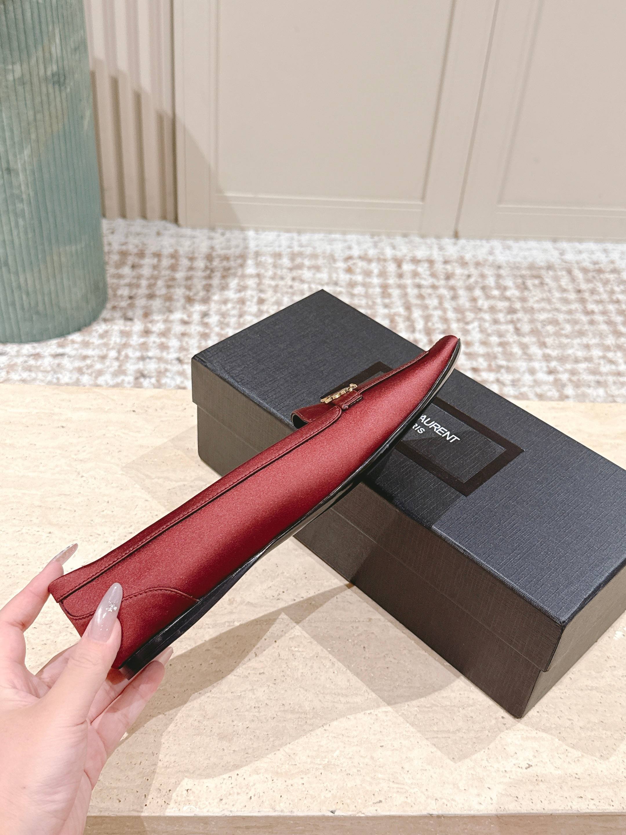 YSL 25S SAINT LAURENT POPPY BALLET FLATS IN VINTAGE RED SILK