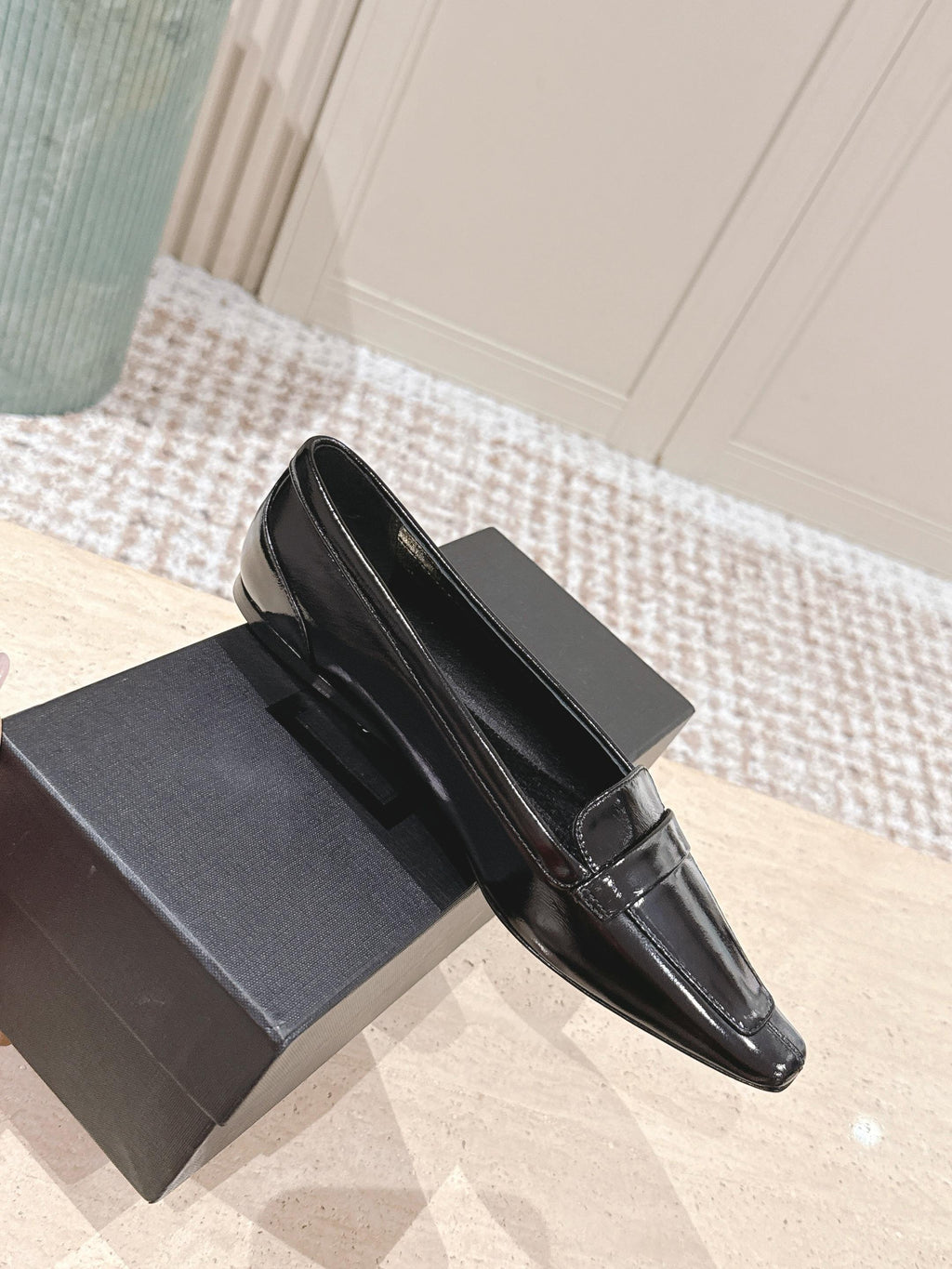 YSL 25S SAINT LAURENT POPPY BALLET FLATS IN BLACK GLOSSY CALFSKIN