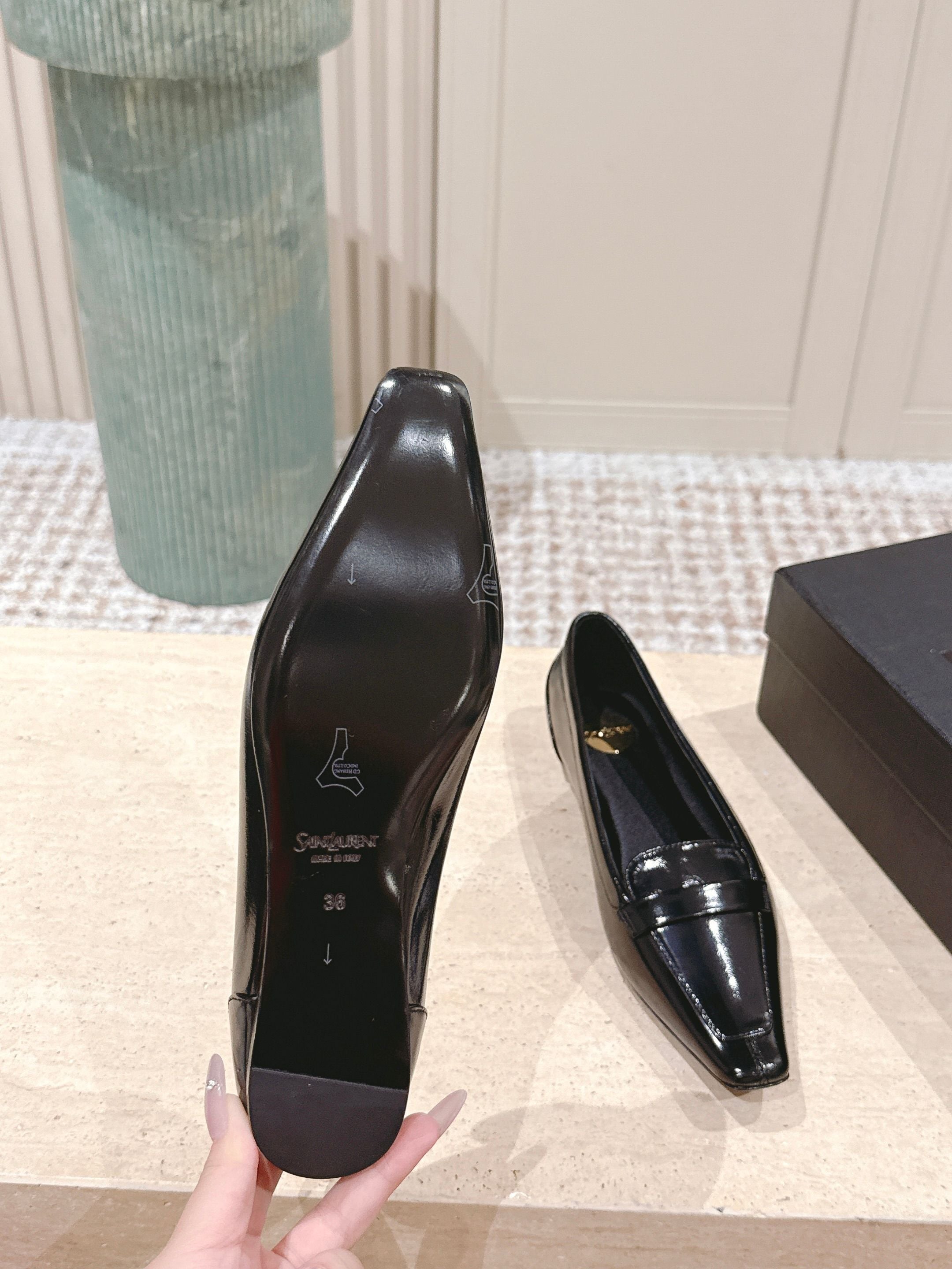 YSL 25S SAINT LAURENT POPPY BALLET FLATS IN BLACK GLOSSY CALFSKIN