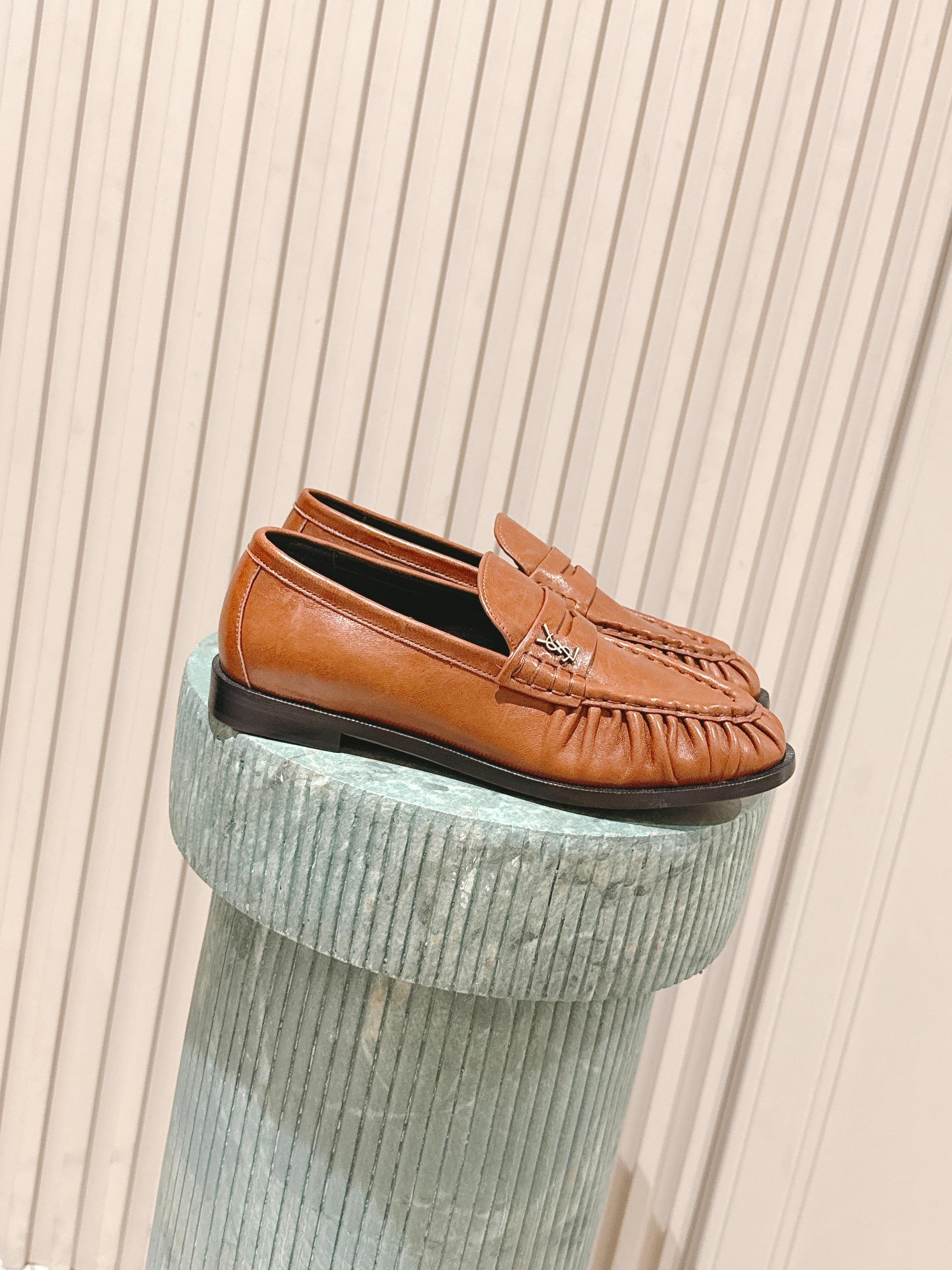 YSL 25S SAINT LAURENT LOAFERS IN BURNT ORANGE CALFSKIN WITH SMALL LOGO