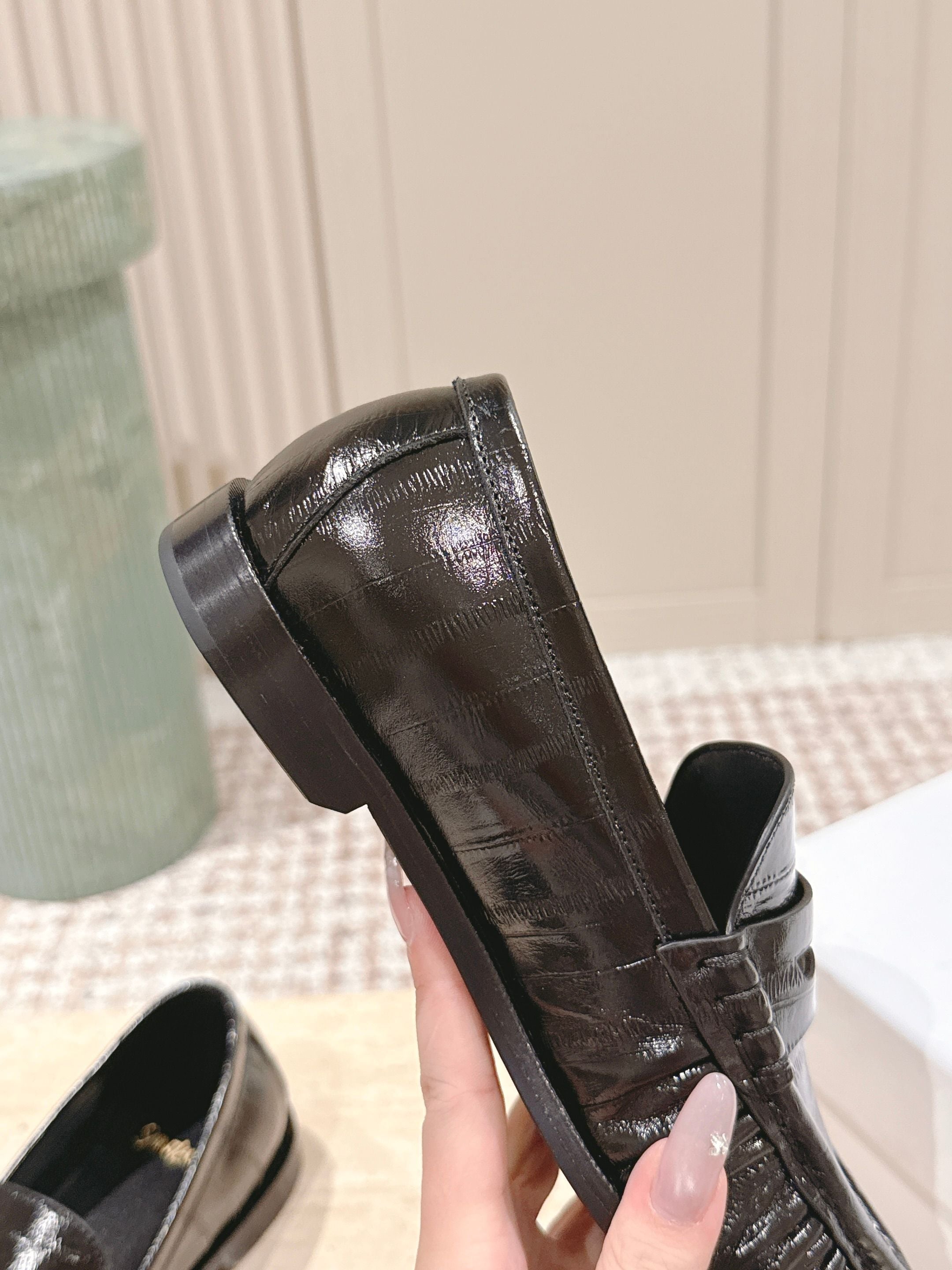 YSL 25S SAINT LAURENT LOAFERS IN BLACK GLOSSY CALFSKIN WITH SMALL LOGO