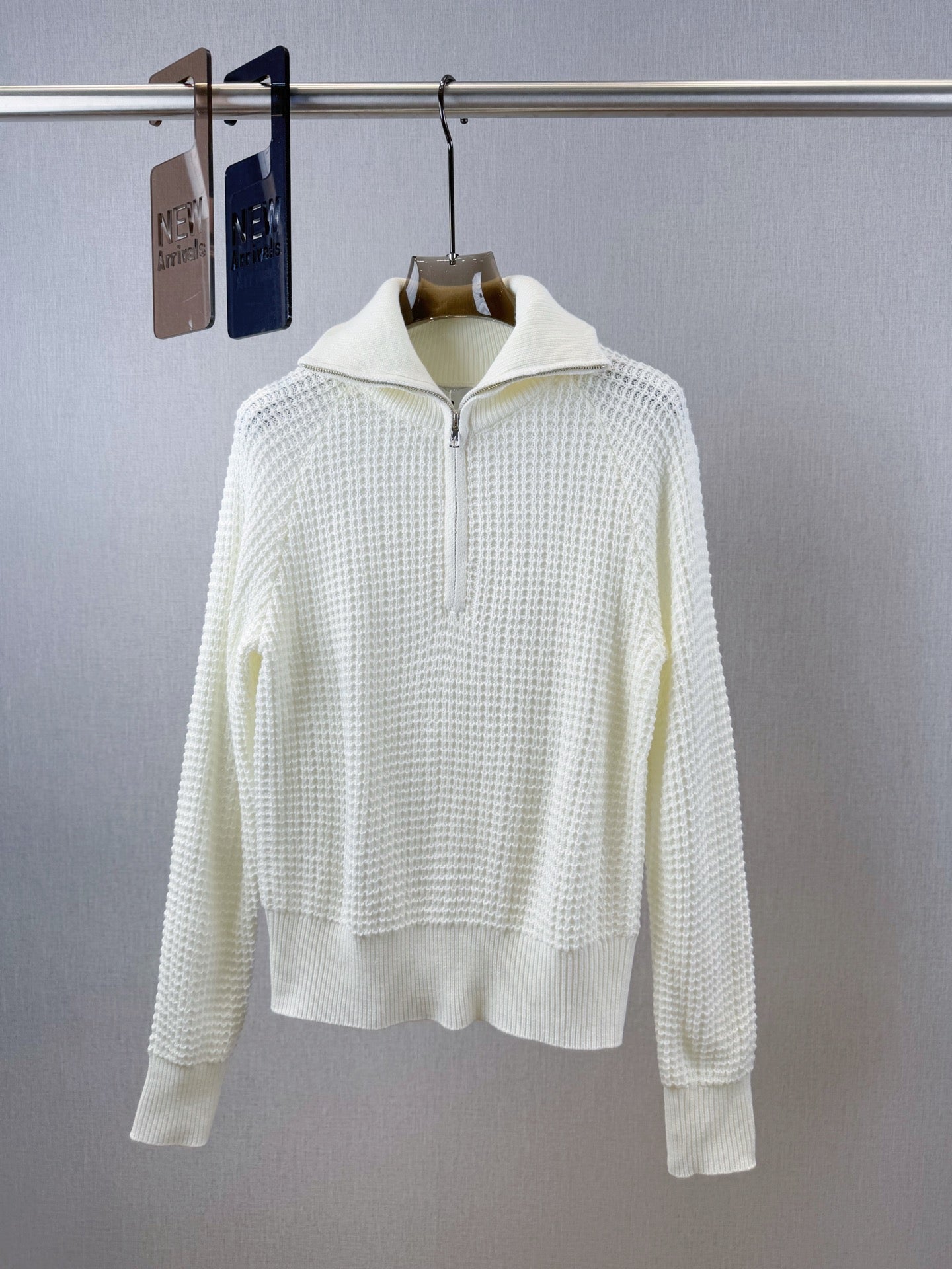 ALO KNITTED SWEATER STYLE 145