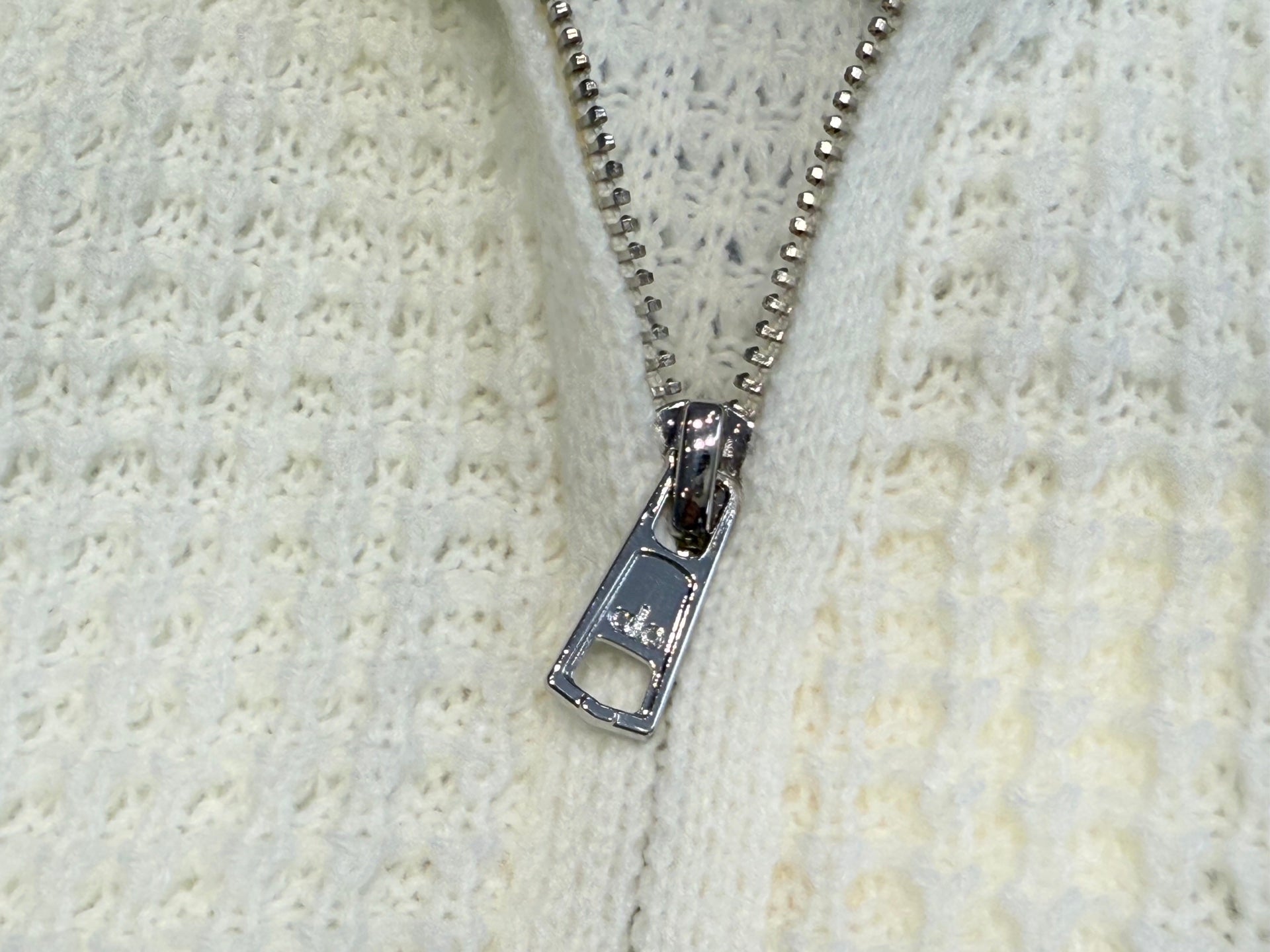 ALO KNITTED SWEATER STYLE 145