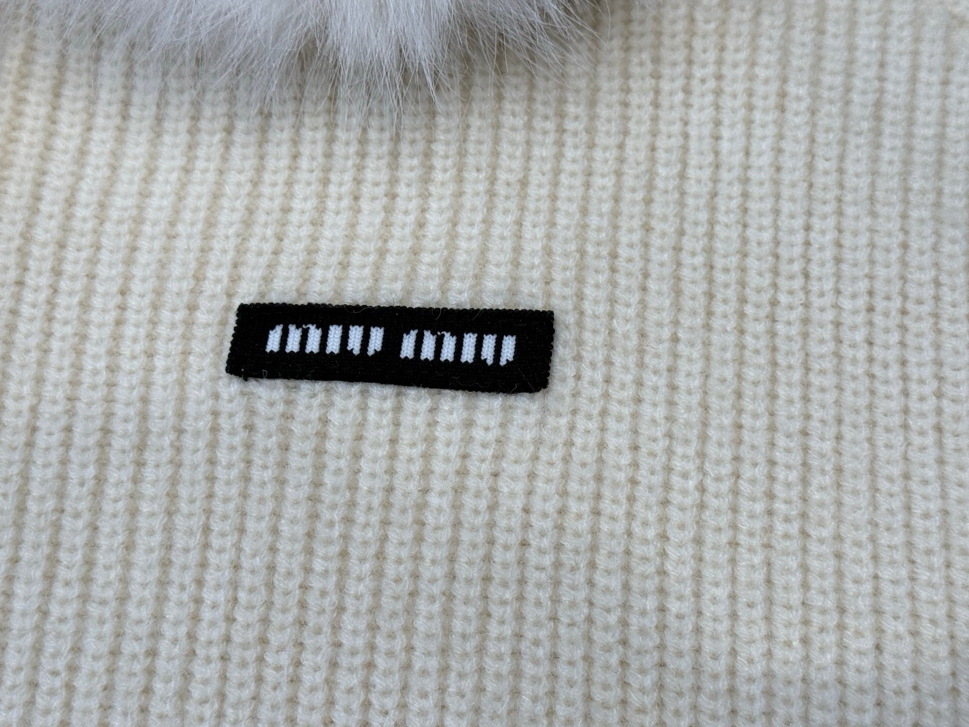 MIUMIU CARDIGAN STYLE 809