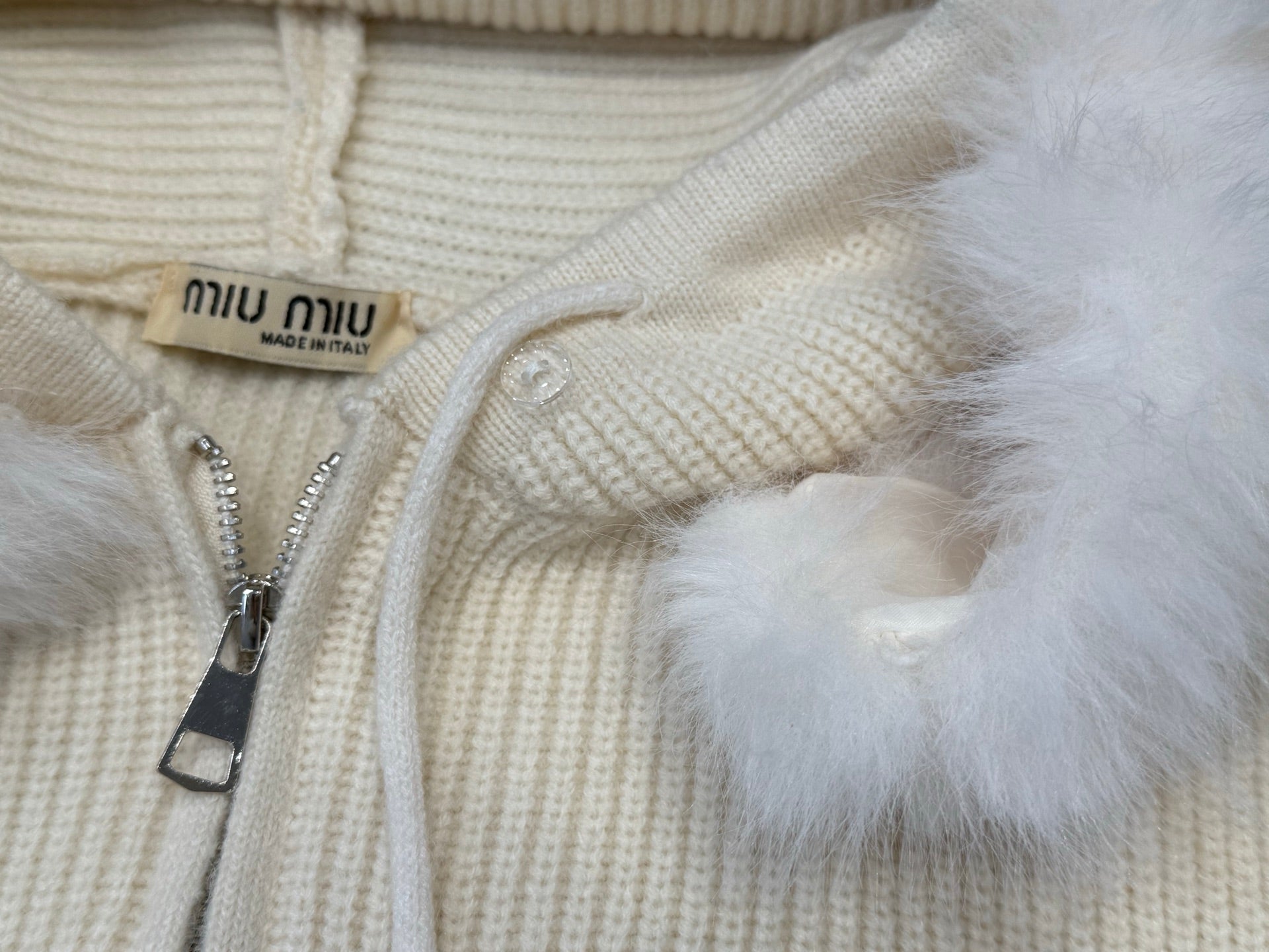 MIUMIU CARDIGAN STYLE 809