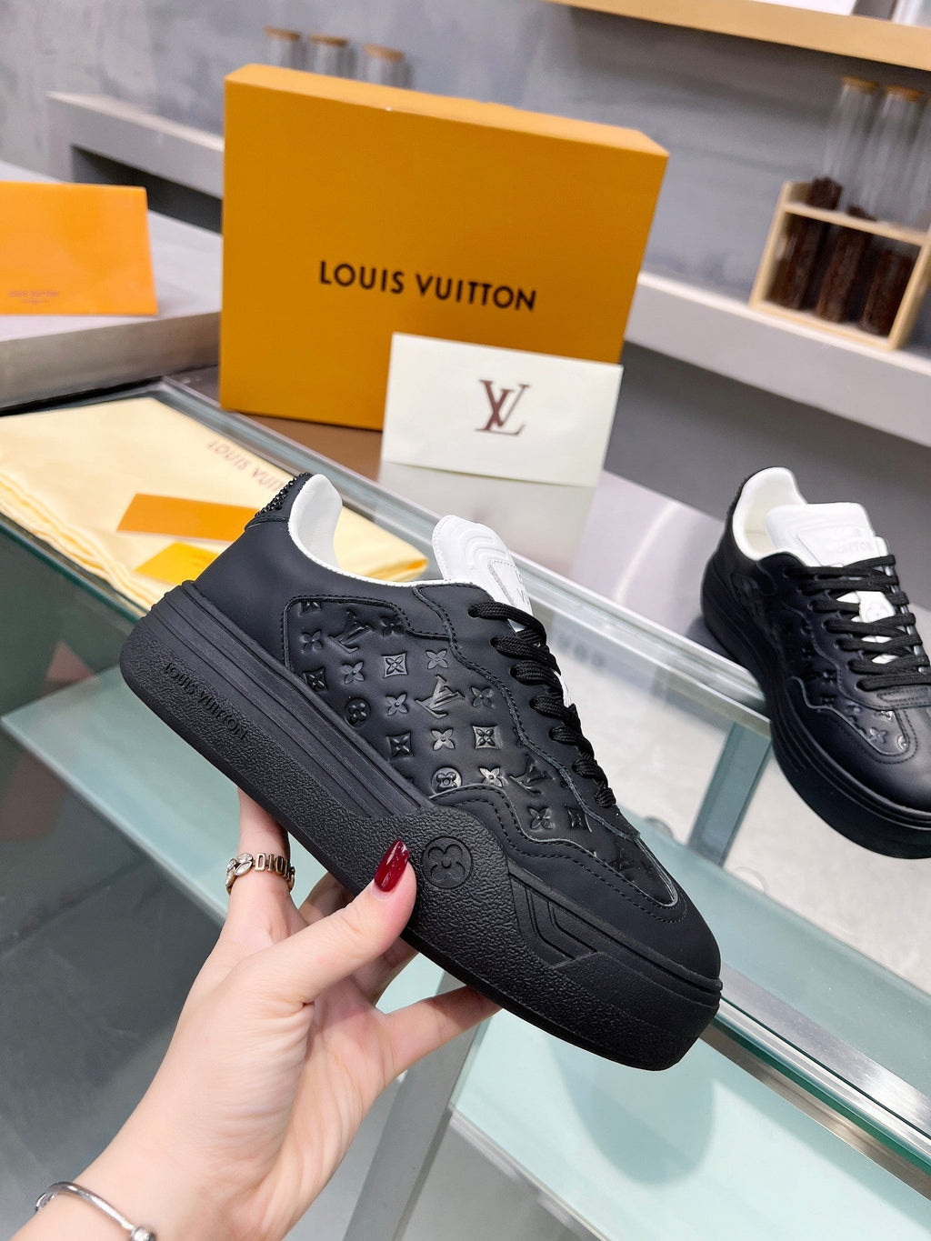 LV WOMEN GROOVY PLATFORM IN BLACK EMBOSSED CALFSKIN