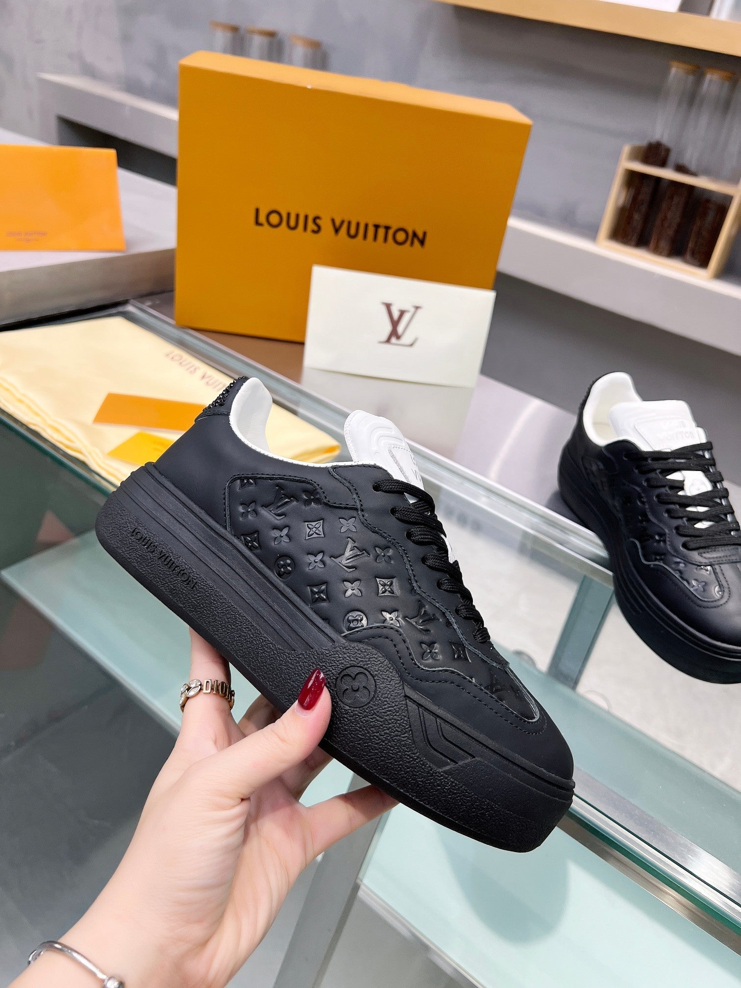 LV WOMEN GROOVY PLATFORM IN BLACK EMBOSSED CALFSKIN