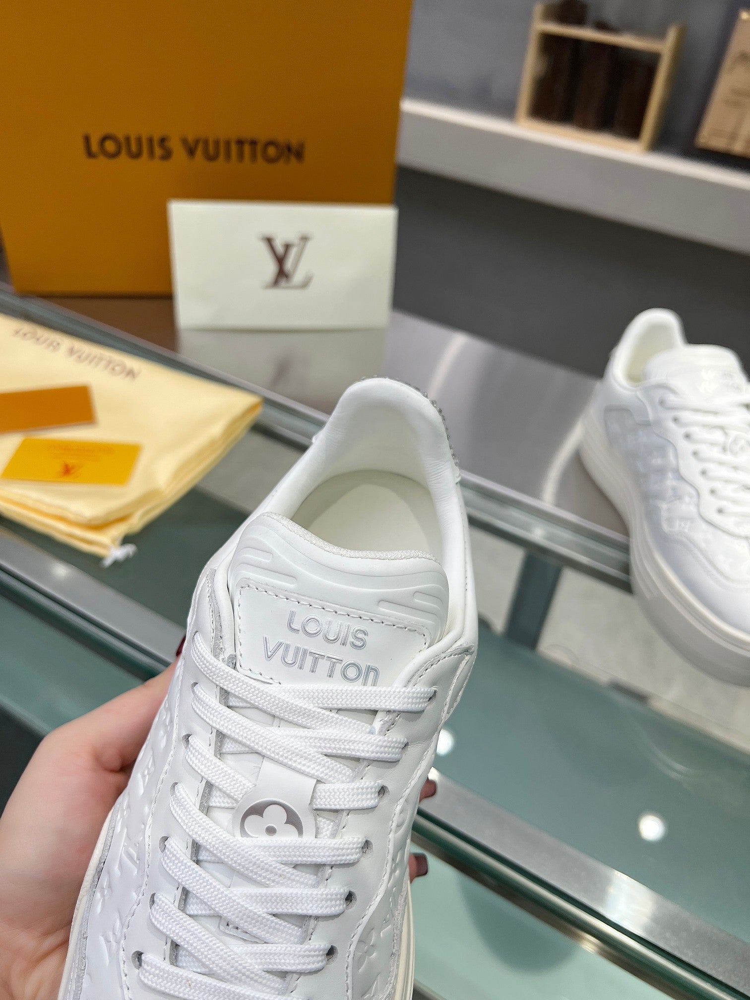 LV WOMEN GROOVY PLATFORM IN WHITE EMBOSSED CALFSKIN