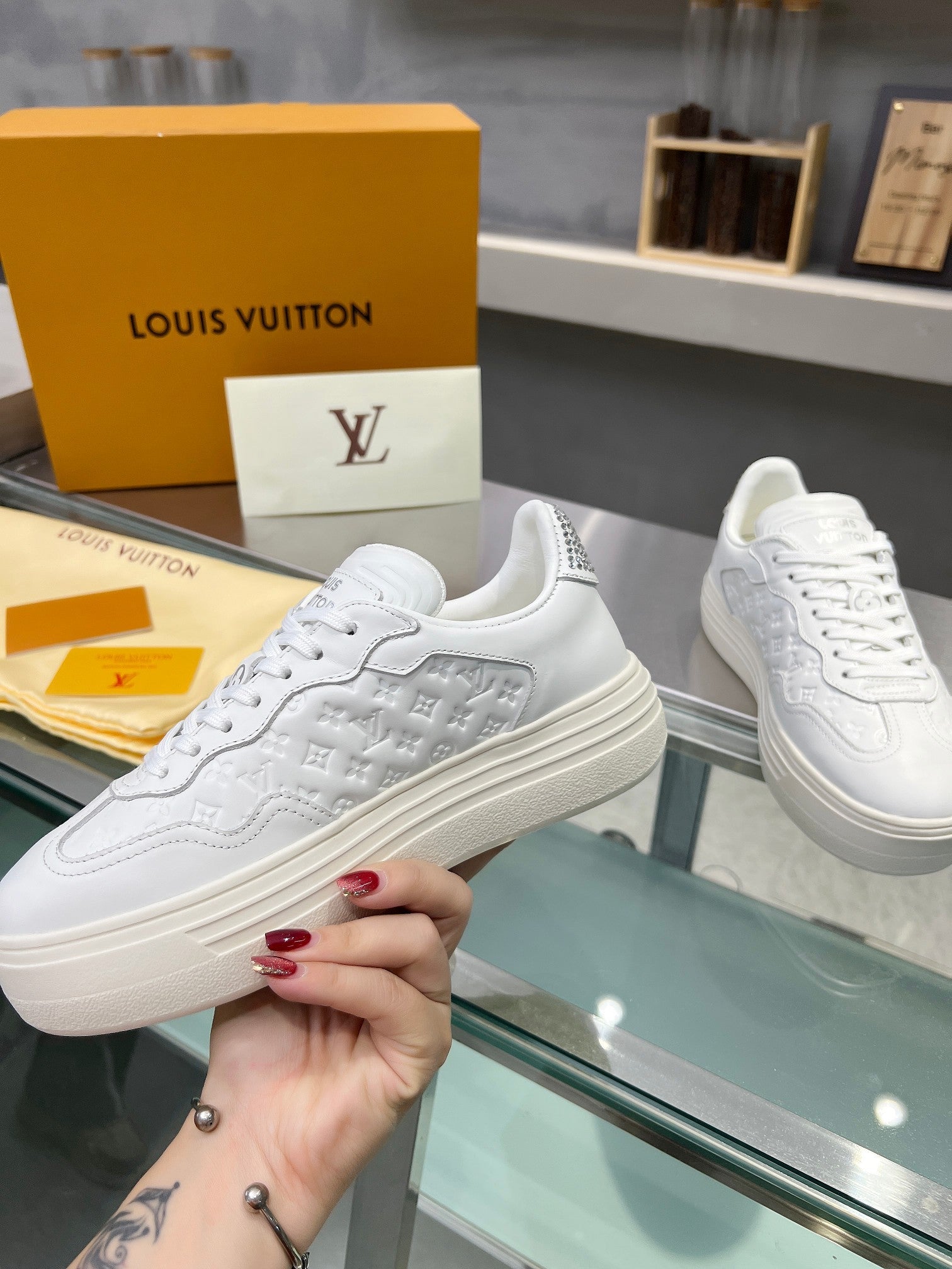 LV WOMEN GROOVY PLATFORM IN WHITE EMBOSSED CALFSKIN