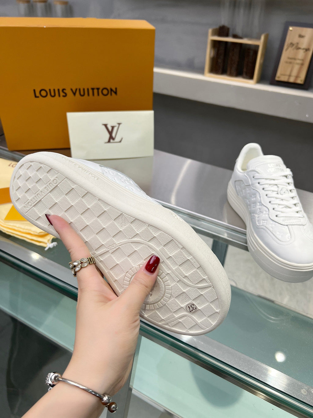 LV WOMEN GROOVY PLATFORM IN WHITE EMBOSSED CALFSKIN