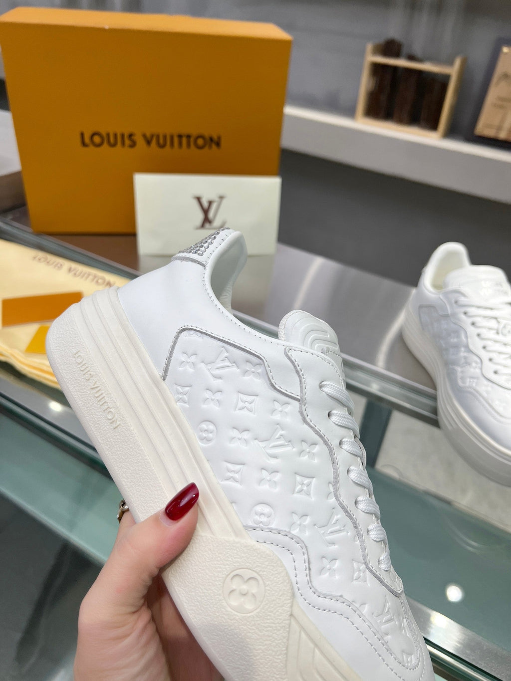LV WOMEN GROOVY PLATFORM IN WHITE EMBOSSED CALFSKIN