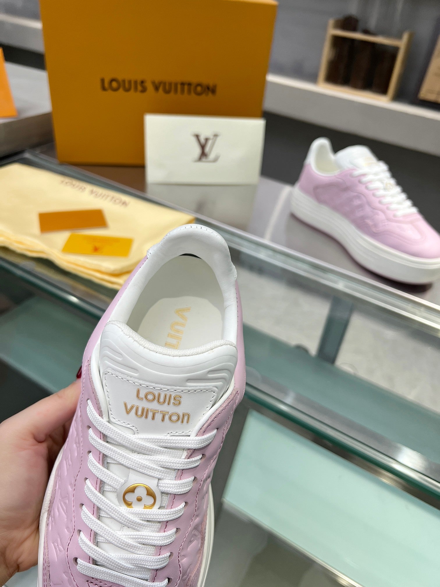 LV WOMEN GROOVY PLATFORM IN LIGHT PINK EMBOSSED CALFSKIN