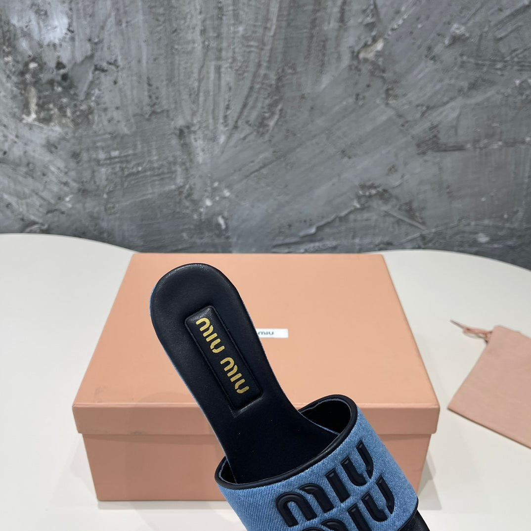 BLACK HIGH HEEL WITH AZURE BLUE STRAPS