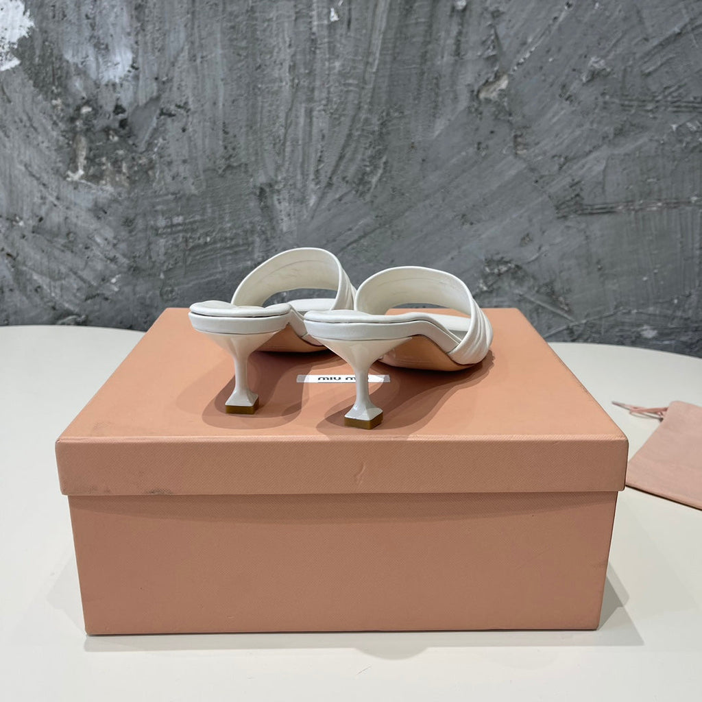 HIGH - HEEL WHITE SHEEPSKIN WITH STYLIZED STRAPS