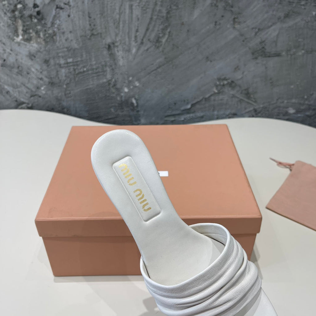 HIGH - HEEL WHITE SHEEPSKIN WITH STYLIZED STRAPS