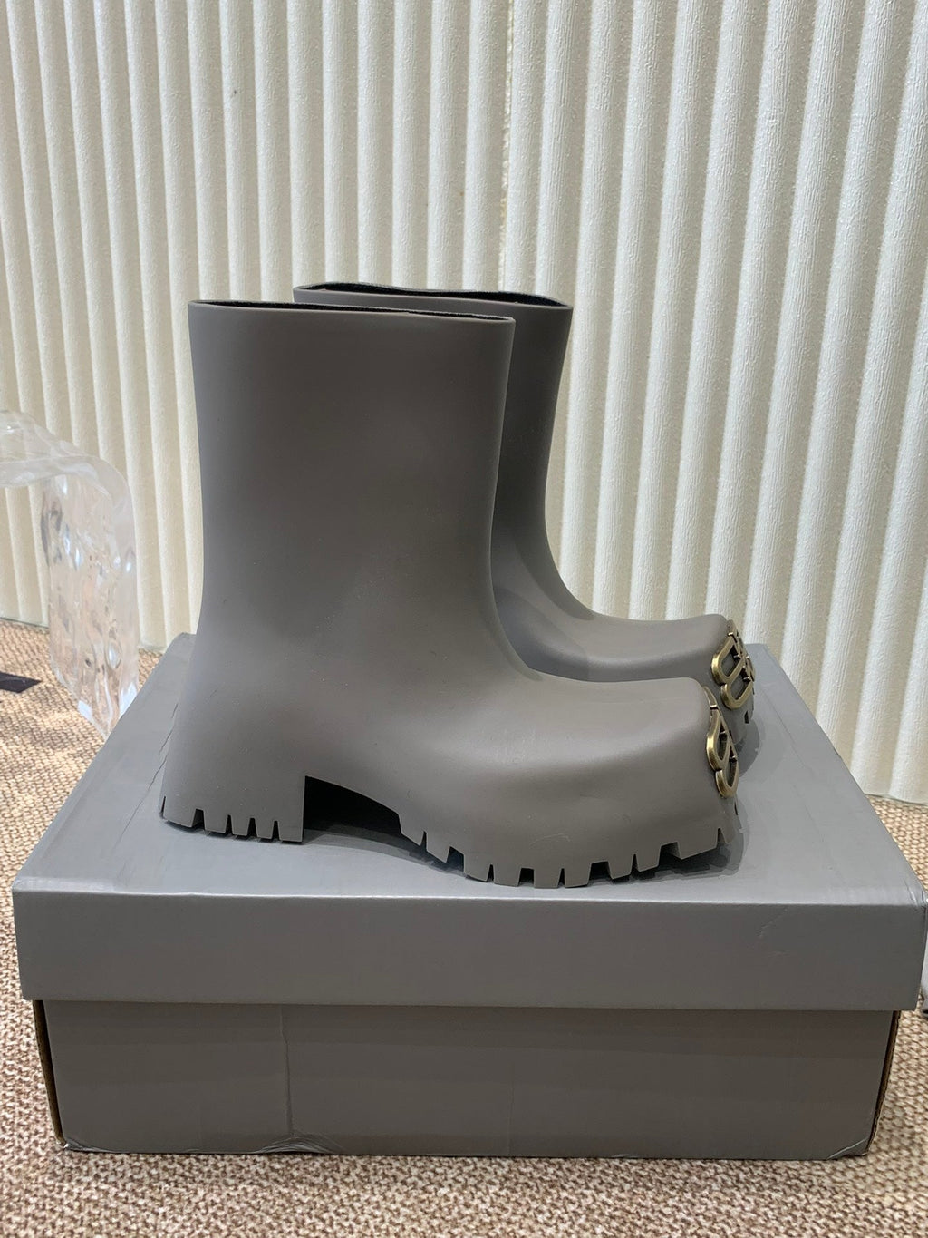 MATTE GRAY SCULPTED RUBBER BOOTS WITH GOLD MONOGRAM