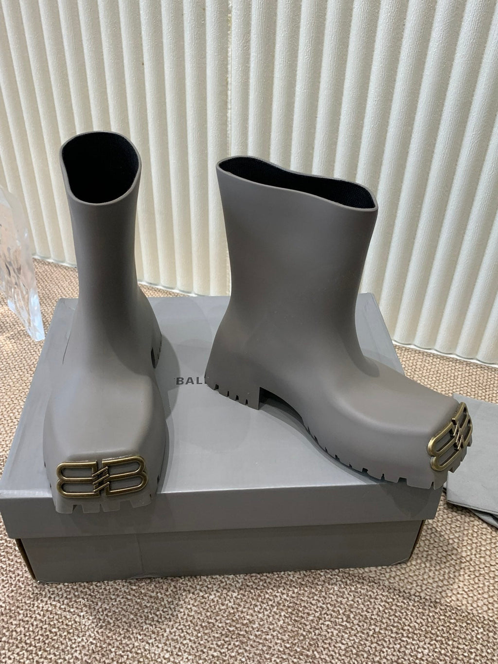 MATTE GRAY SCULPTED RUBBER BOOTS WITH GOLD MONOGRAM