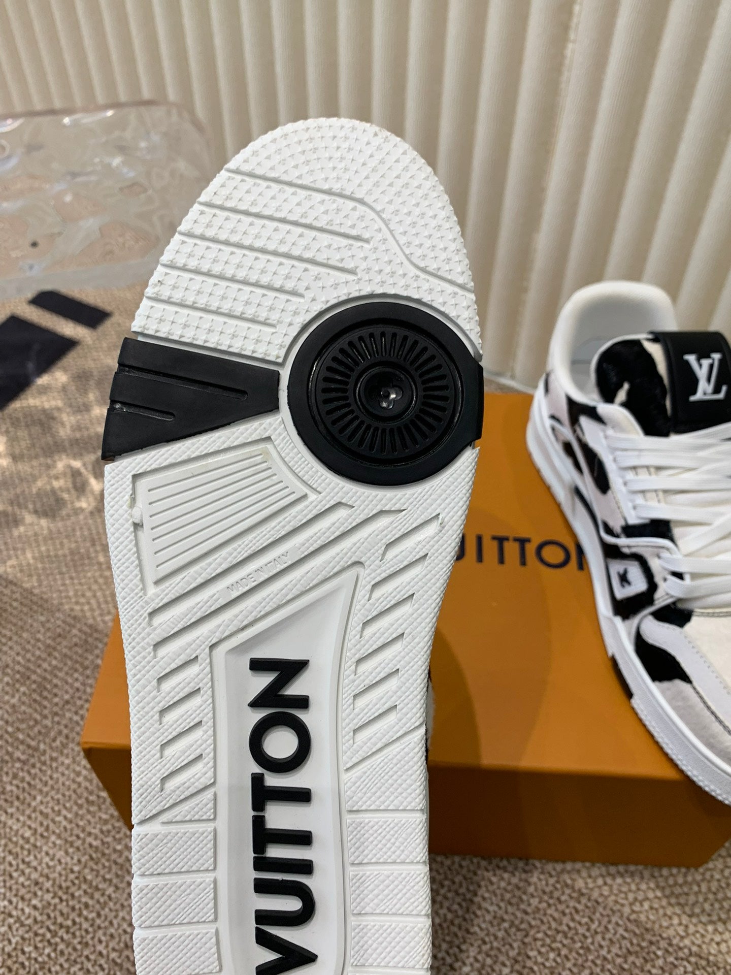 LV TRAINER SNEAKER BLACK MIX WHITE