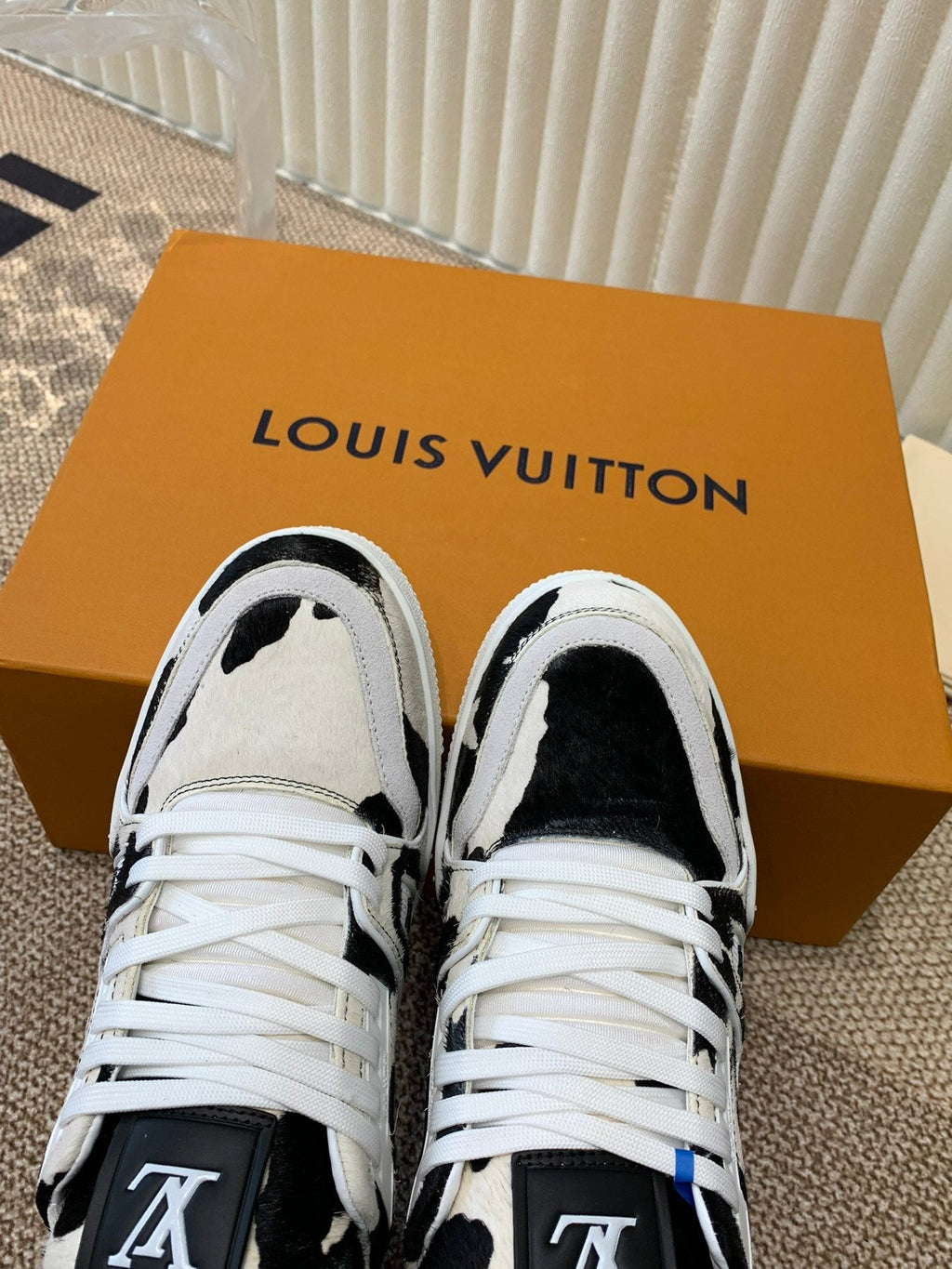 LV TRAINER SNEAKER BLACK MIX WHITE