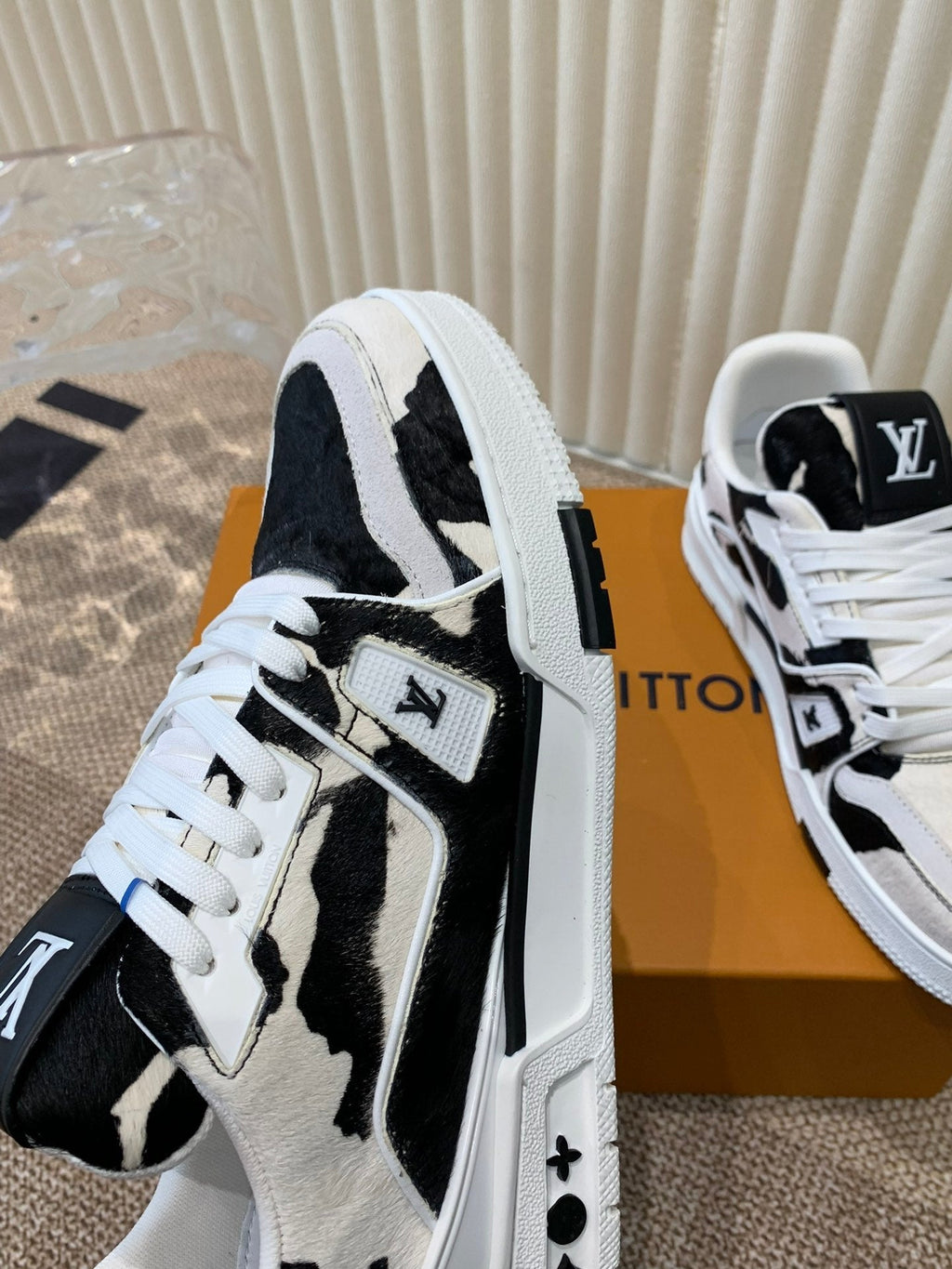 LV TRAINER SNEAKER BLACK MIX WHITE
