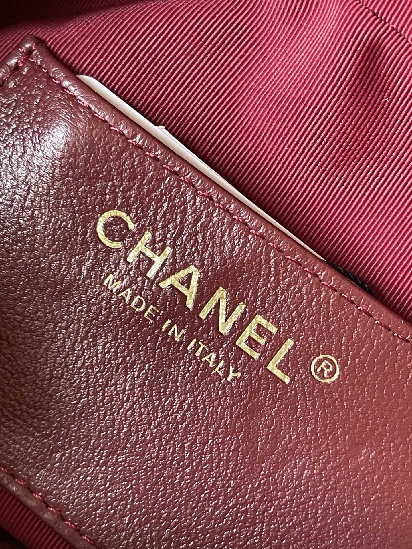 CAMERA BAG 18 IN BUCCANEER RED QUILTED LAMBSKIN DOUBLE C GOLD COIN