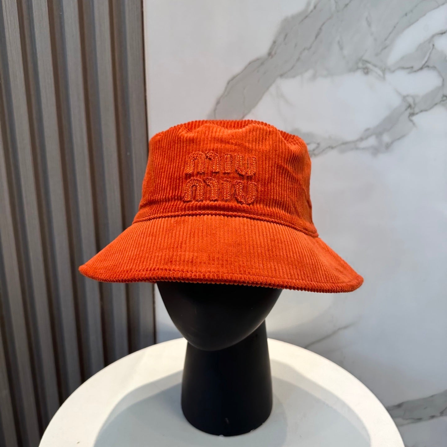 MM BUCKET IN ORANGE VELVET WITH LOGO