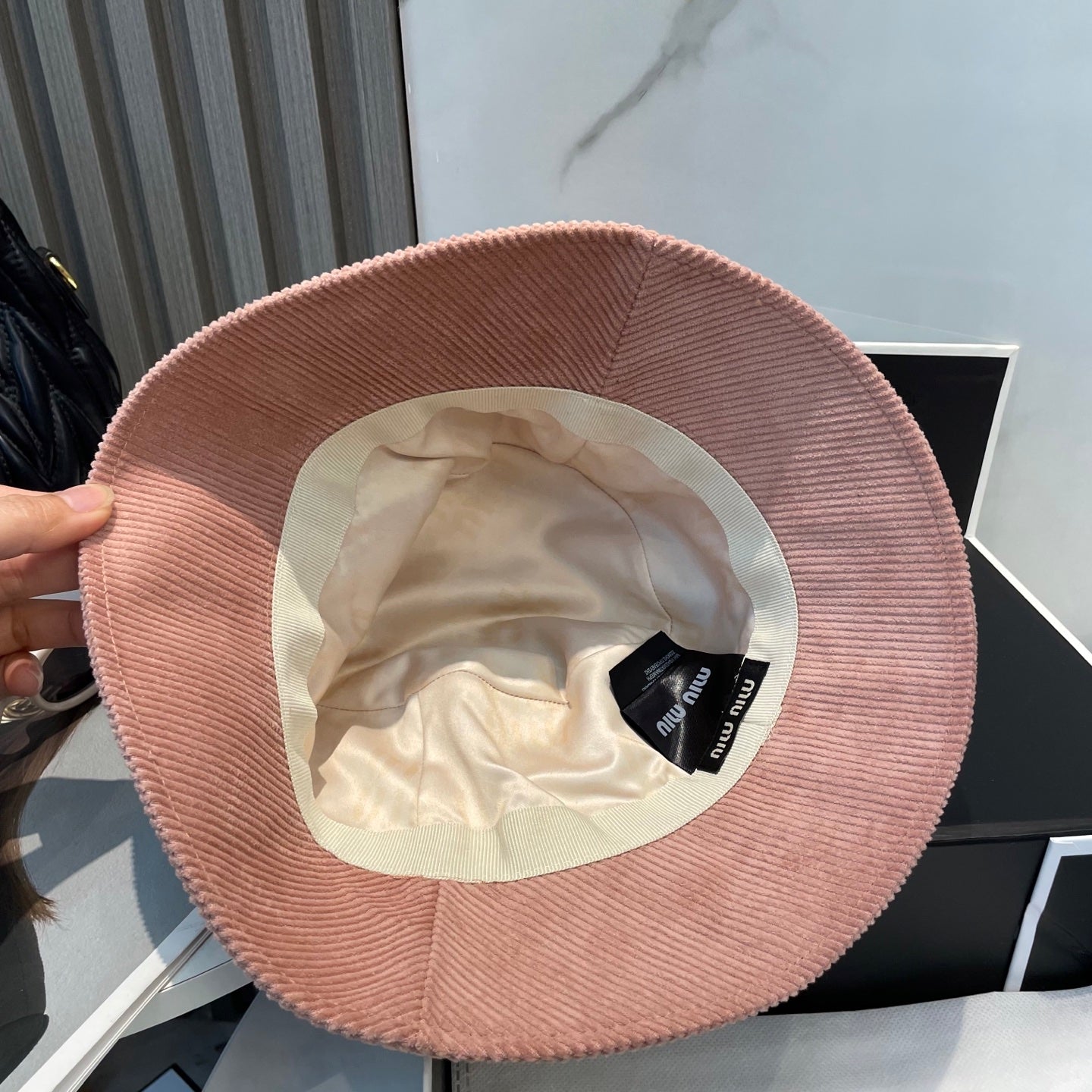 MM BUCKET IN PEACHY PINK VELVET WITH LOGO