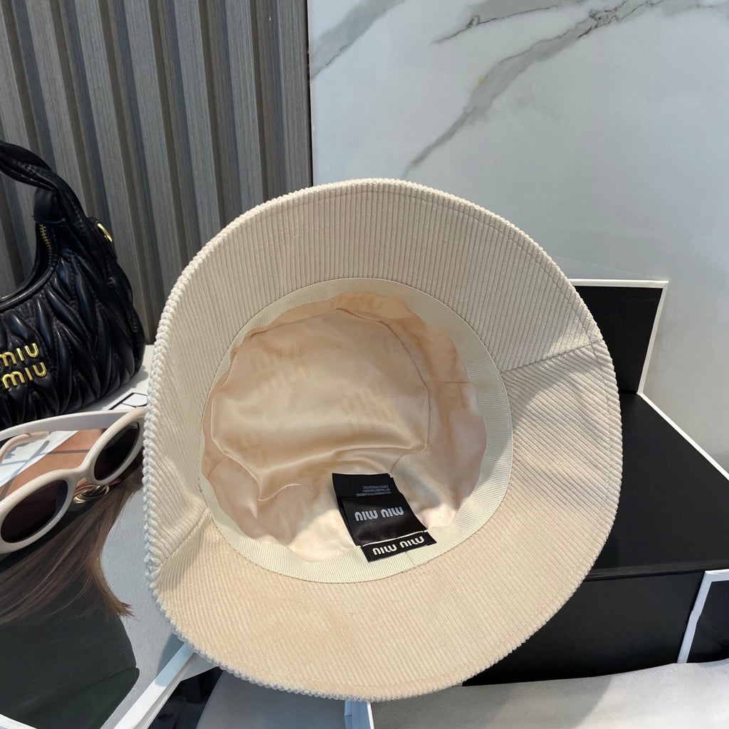 MM BUCKET IN CREAM WHITE VELVET WITH LOGO