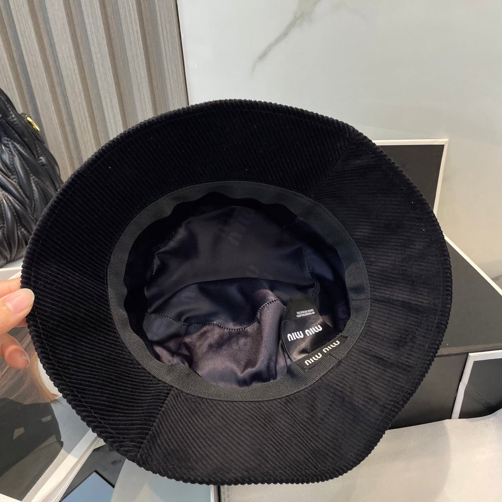 MM BUCKET IN BLACK VELVET WITH LOGO