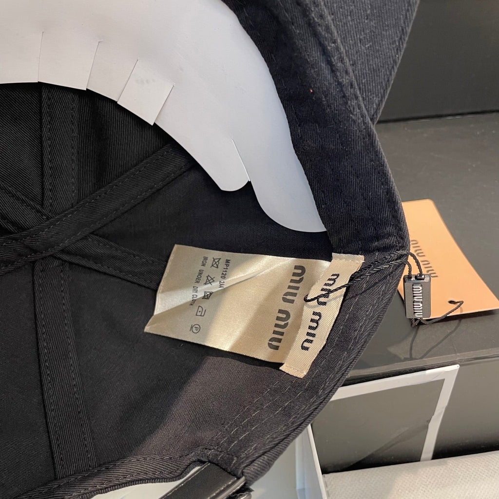 MM BASEBALL CAP IN BLACK FABRIC BRAND EMBROIDERY