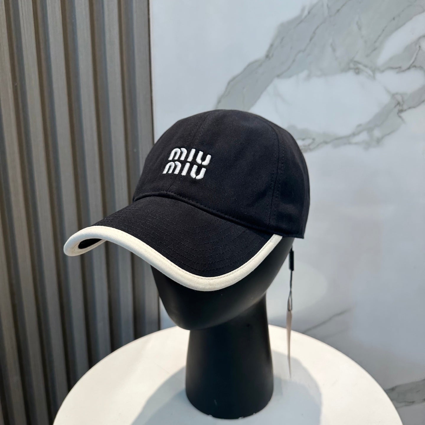 MM BASEBALL CAP IN BLACK AND WHITE FABRIC STYLE 2