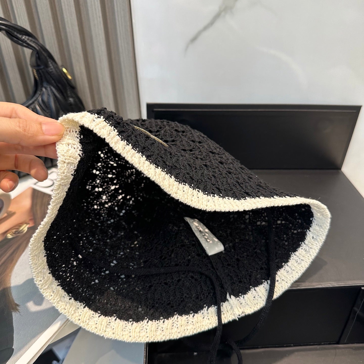 BUCKET HAT MODEL 652271 IN BLACK AND WHITE CROCHET