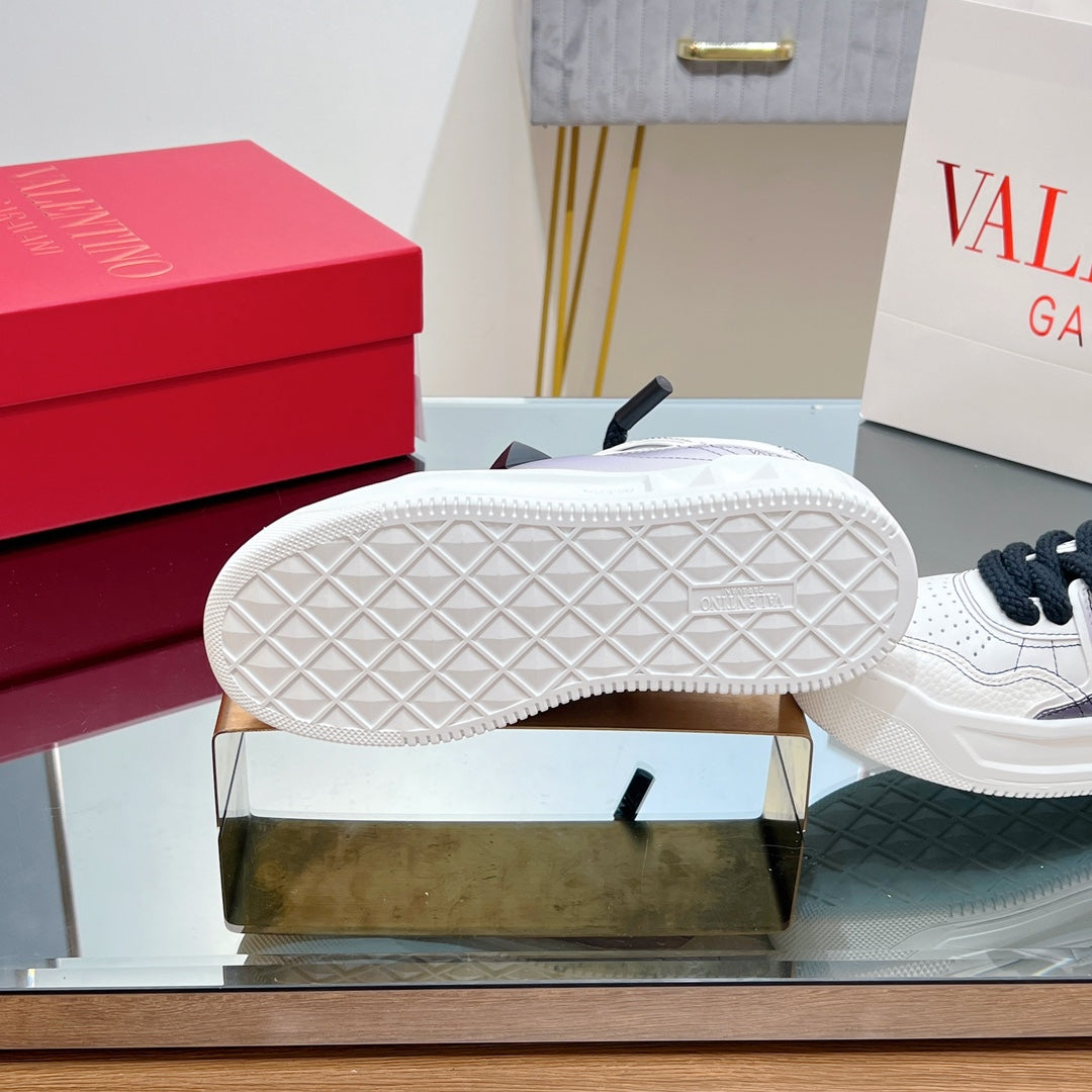 VALENTINO 25S GARAVANI ONE STUD XL PLATFORM SNEAKERS IN WHITE MIX PURPLE LAMBSKIN STYLE 7