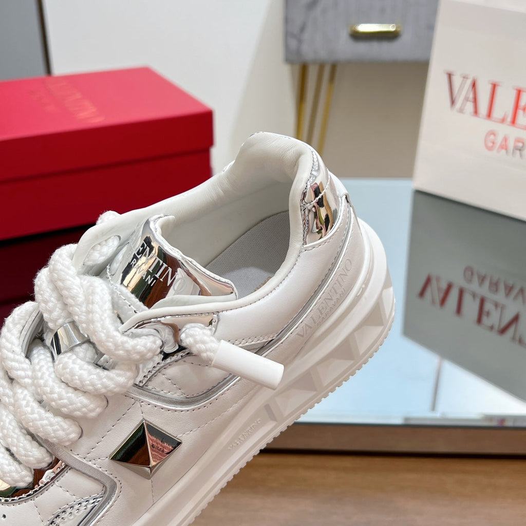 VALENTINO 25S GARAVANI ONE STUD XL PLATFORM SNEAKERS IN WHITE MIX SILVER LAMBSKIN STYLE 4