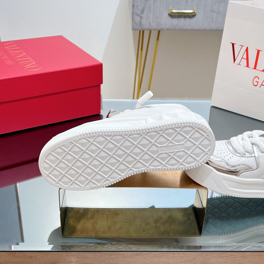 VALENTINO 25S GARAVANI ONE STUD XL PLATFORM SNEAKERS IN WHITE MIX SILVER LAMBSKIN STYLE 4