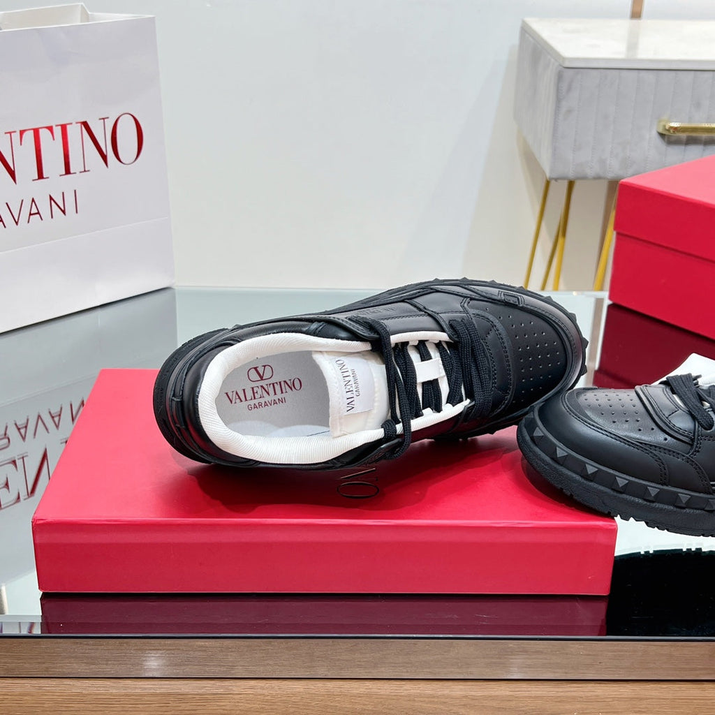 VALENTINO 25S GARAVANI FREEDOTS SNEAKERS IN BLACK LAMBSKIN