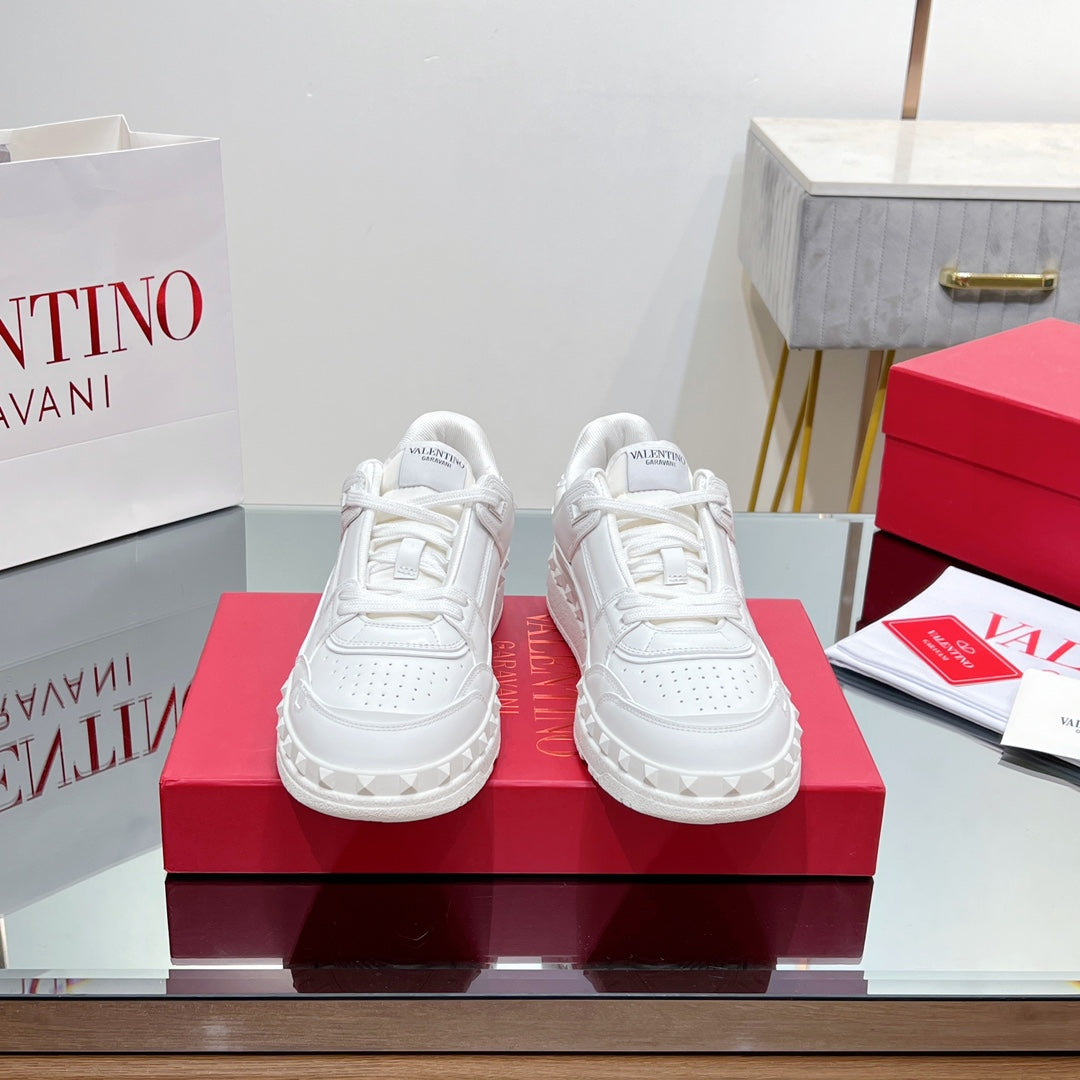 VALENTINO 25S GARAVANI FREEDOTS SNEAKERS IN WHITE LAMBSKIN