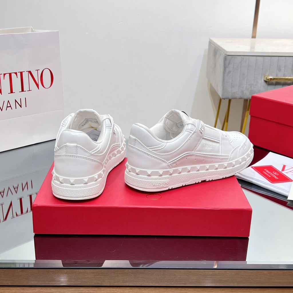 VALENTINO 25S GARAVANI FREEDOTS SNEAKERS IN WHITE LAMBSKIN