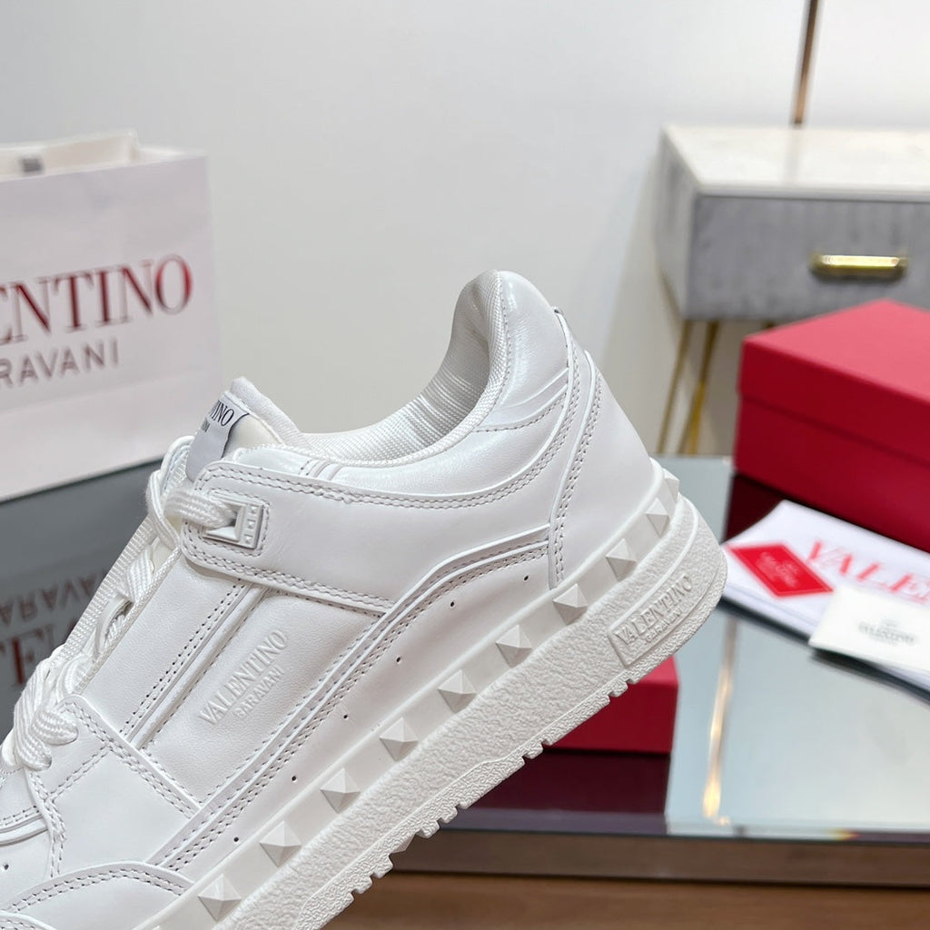 VALENTINO 25S GARAVANI FREEDOTS SNEAKERS IN WHITE LAMBSKIN
