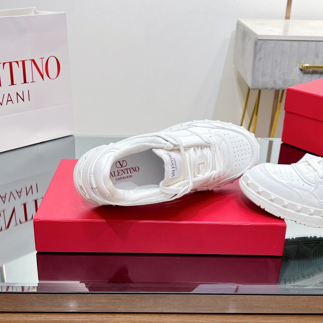 VALENTINO 25S GARAVANI FREEDOTS SNEAKERS IN WHITE LAMBSKIN