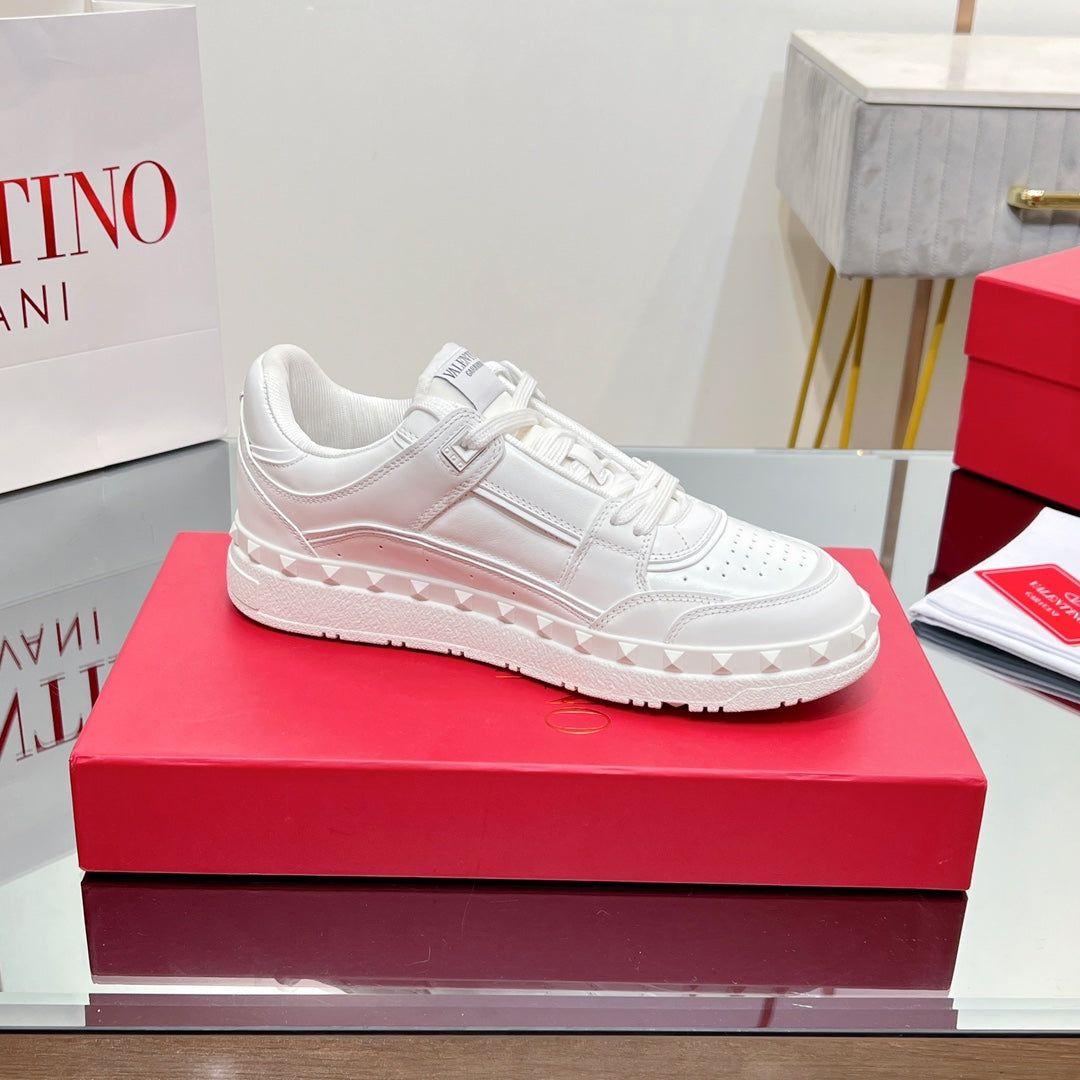 VALENTINO 25S GARAVANI FREEDOTS SNEAKERS IN WHITE LAMBSKIN