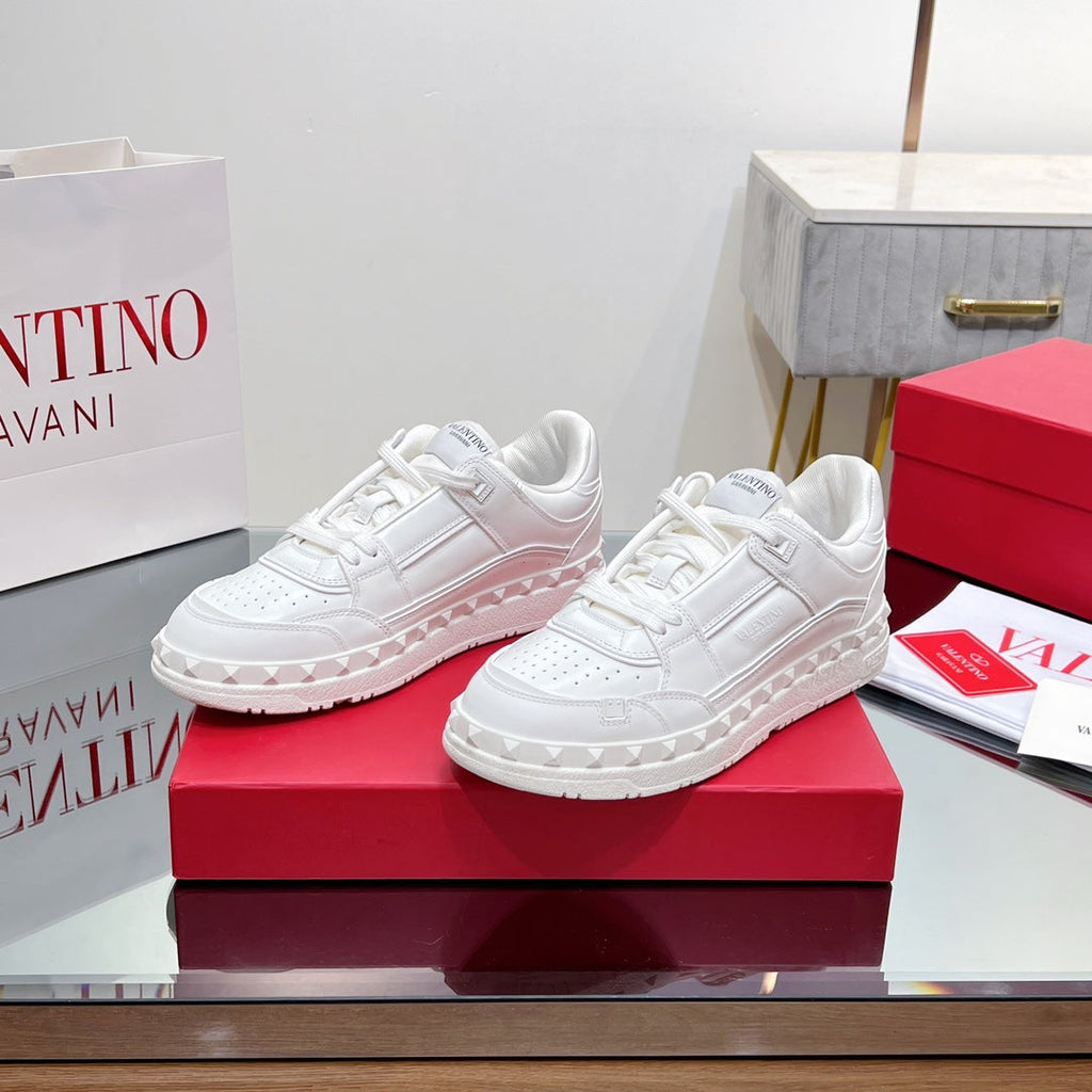VALENTINO 25S GARAVANI FREEDOTS SNEAKERS IN WHITE LAMBSKIN