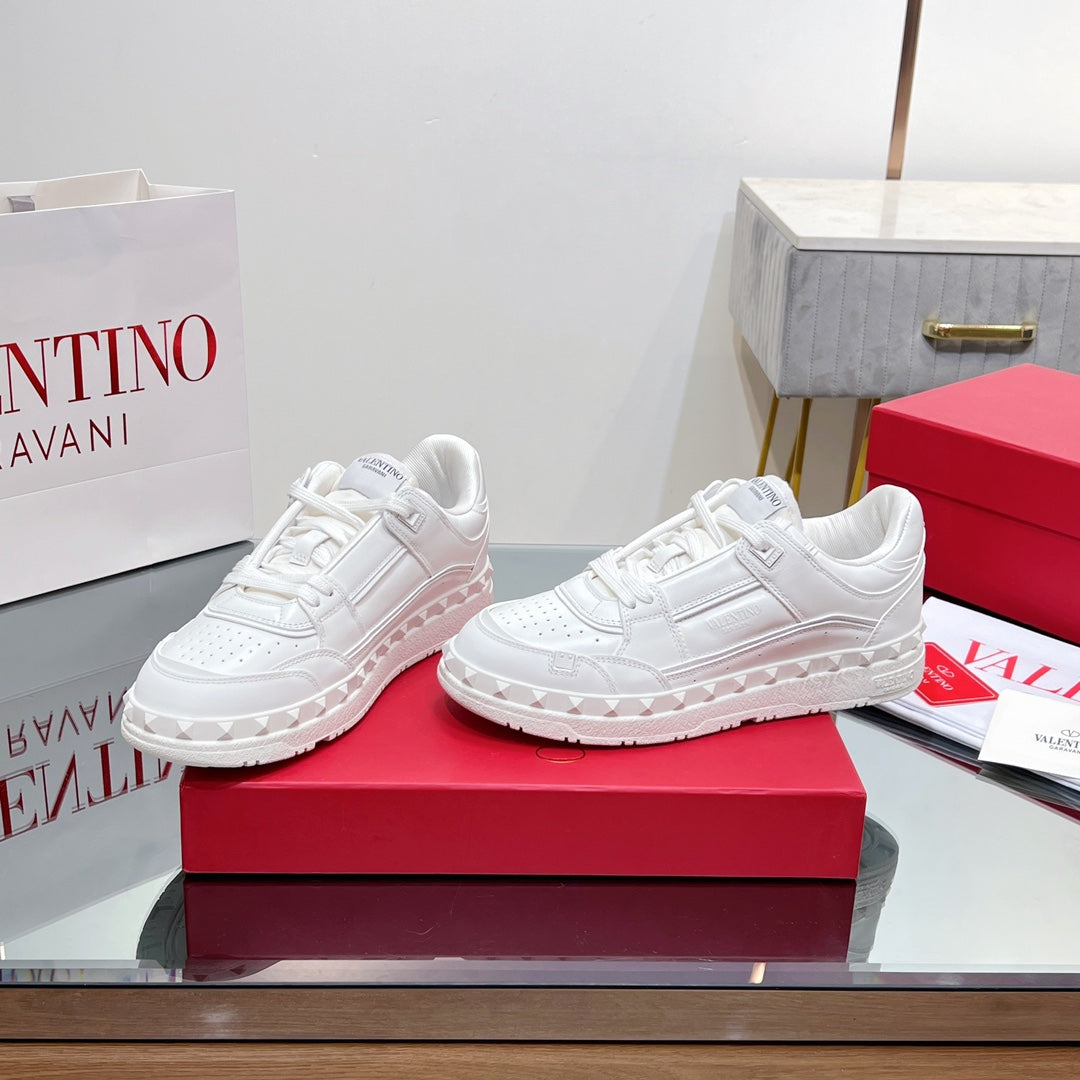 VALENTINO 25S GARAVANI FREEDOTS SNEAKERS IN WHITE LAMBSKIN