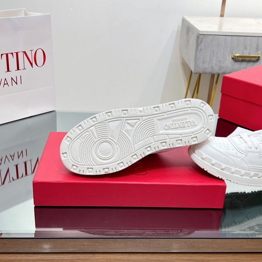 VALENTINO 25S GARAVANI FREEDOTS SNEAKERS IN WHITE LAMBSKIN