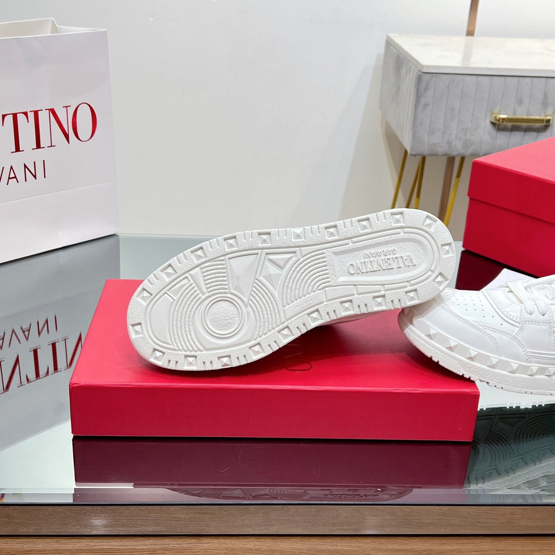 VALENTINO 25S GARAVANI FREEDOTS SNEAKERS IN WHITE LAMBSKIN