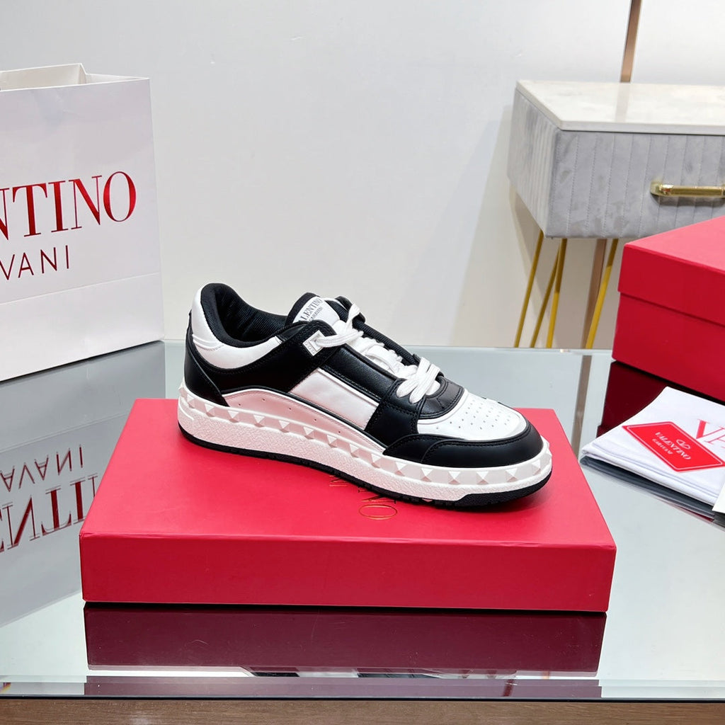 VALENTINO 25S GARAVANI FREEDOTS SNEAKERS IN WHITE MIX BLACK LAMBSKIN