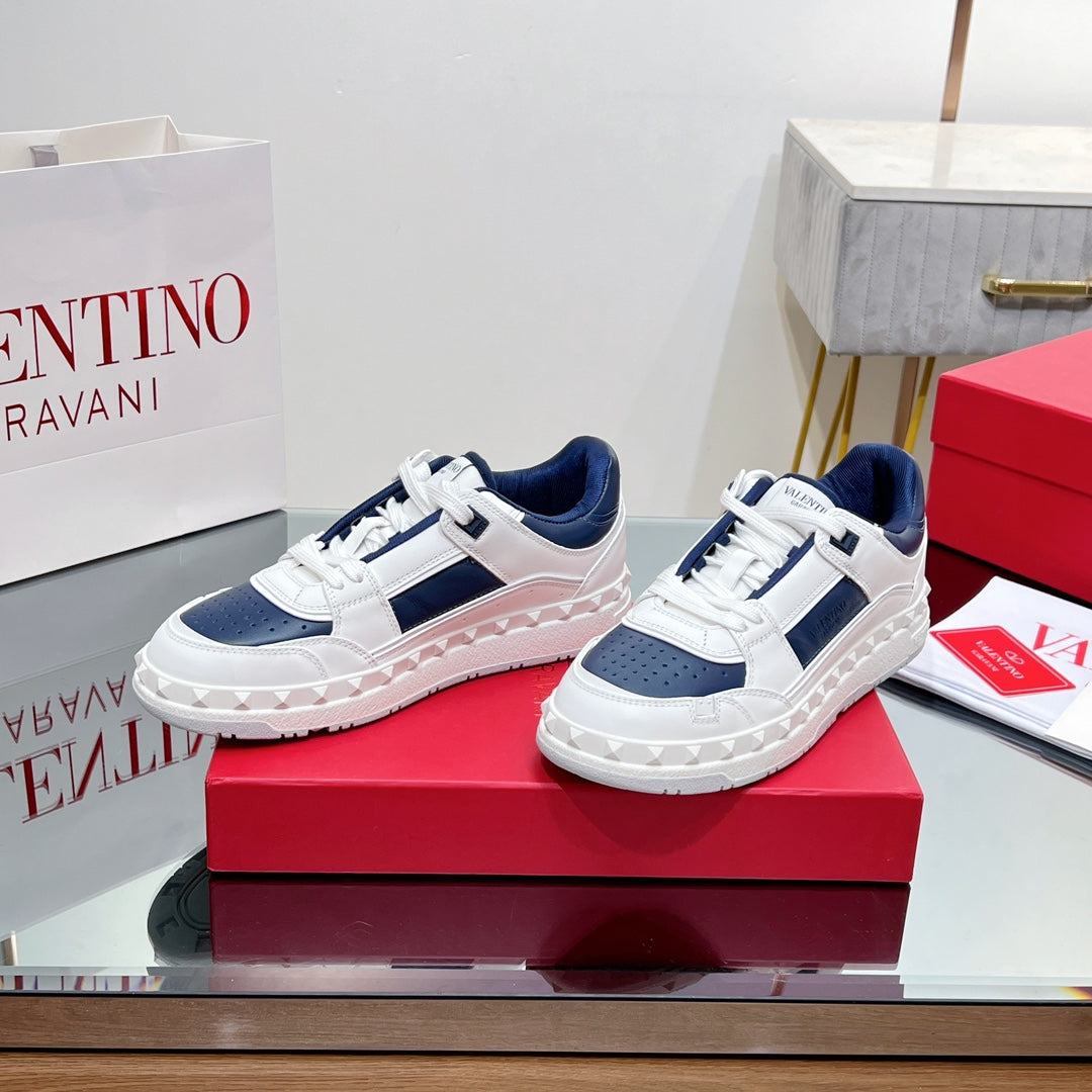 VALENTINO 25S GARAVANI FREEDOTS SNEAKERS IN WHITE MIX DARK NAVY BLUE LAMBSKIN